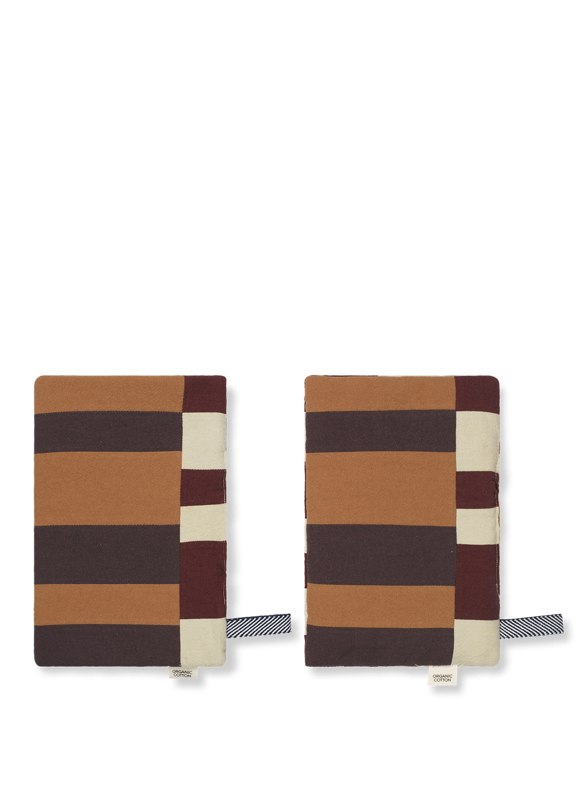 Section Pot Holder Set of 2 in Patchwork präsentiert im Onlineshop von KAQTU Design AG. Küchentuch ist von Ferm Living