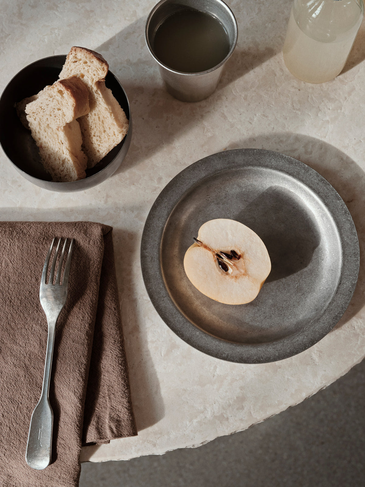 Tumbled Cup in Stainless Steel präsentiert im Onlineshop von KAQTU Design AG. Cocktailgläser ist von Ferm Living