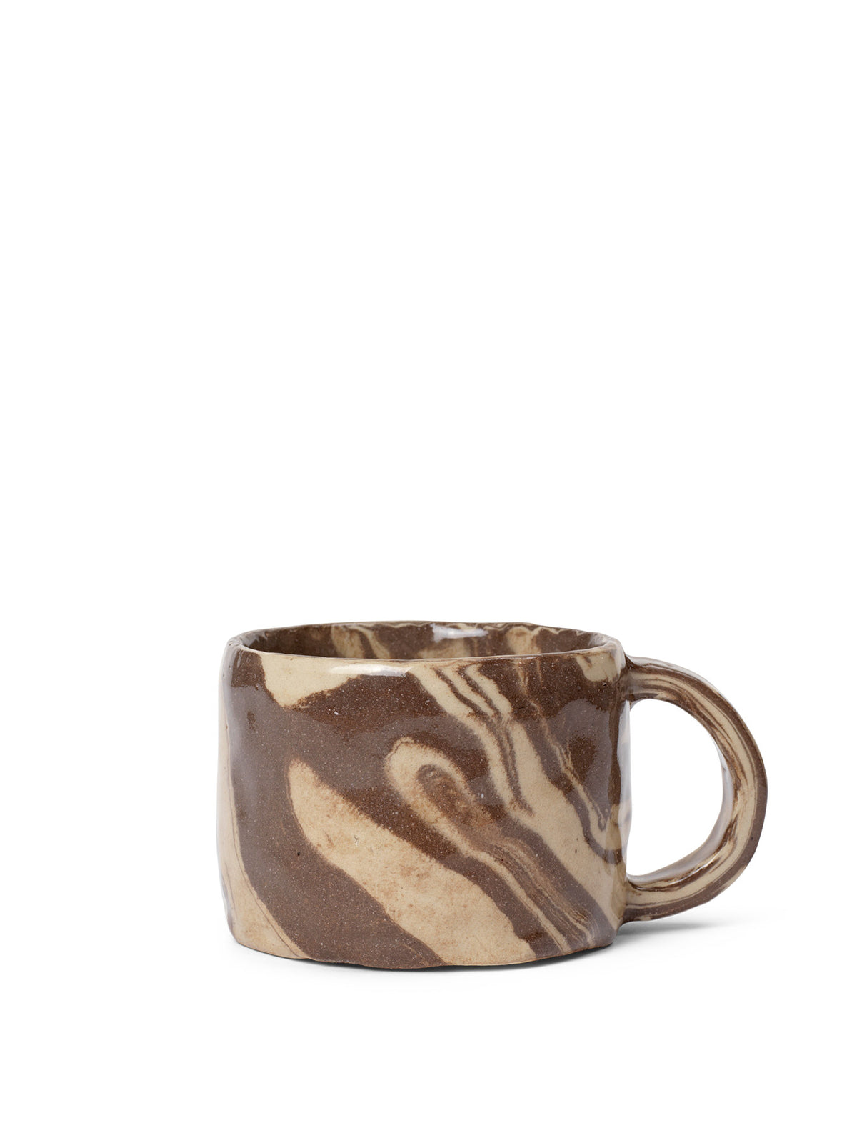 Ryu Becher von Ferm Living aus geschichtetem Steinzeug mit transparenter Glasur in Sand/Brown, Tasse mit individuellem Muster aus der Sekki-Serie