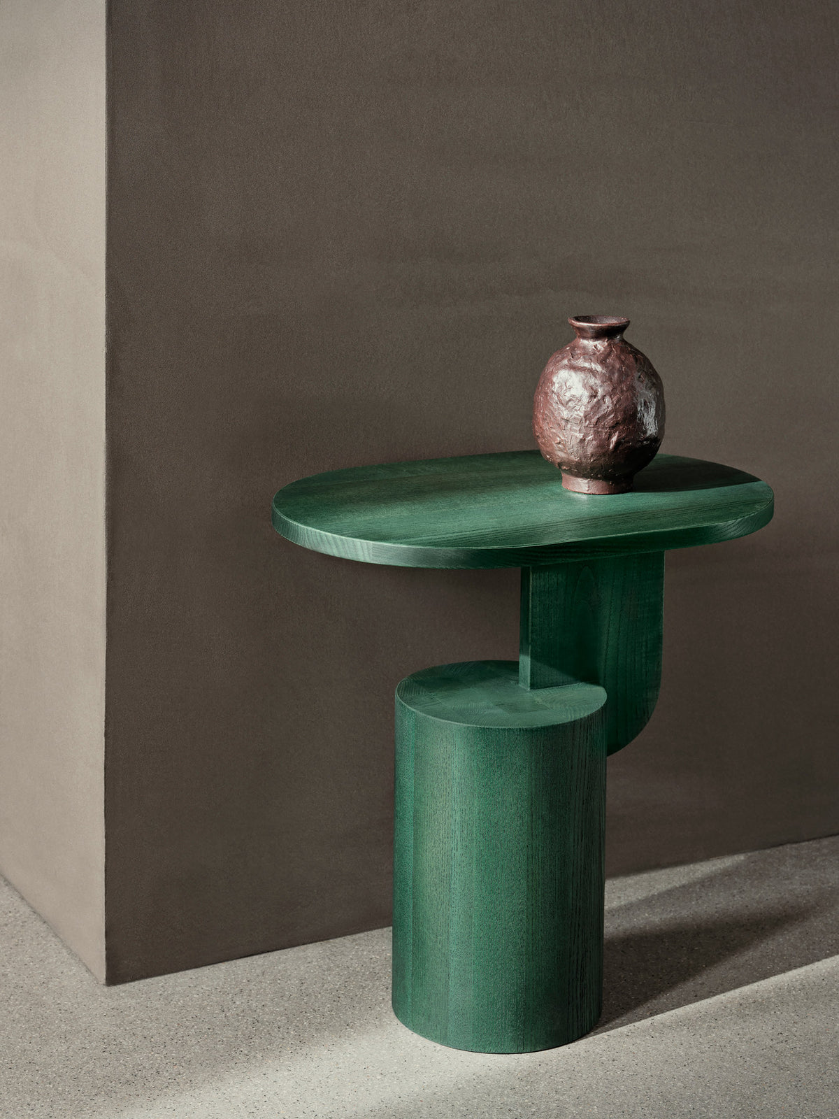 Insert Beistelltisch in Myrtle Green Stained präsentiert im Onlineshop von KAQTU Design AG. Beistelltisch ist von Ferm Living