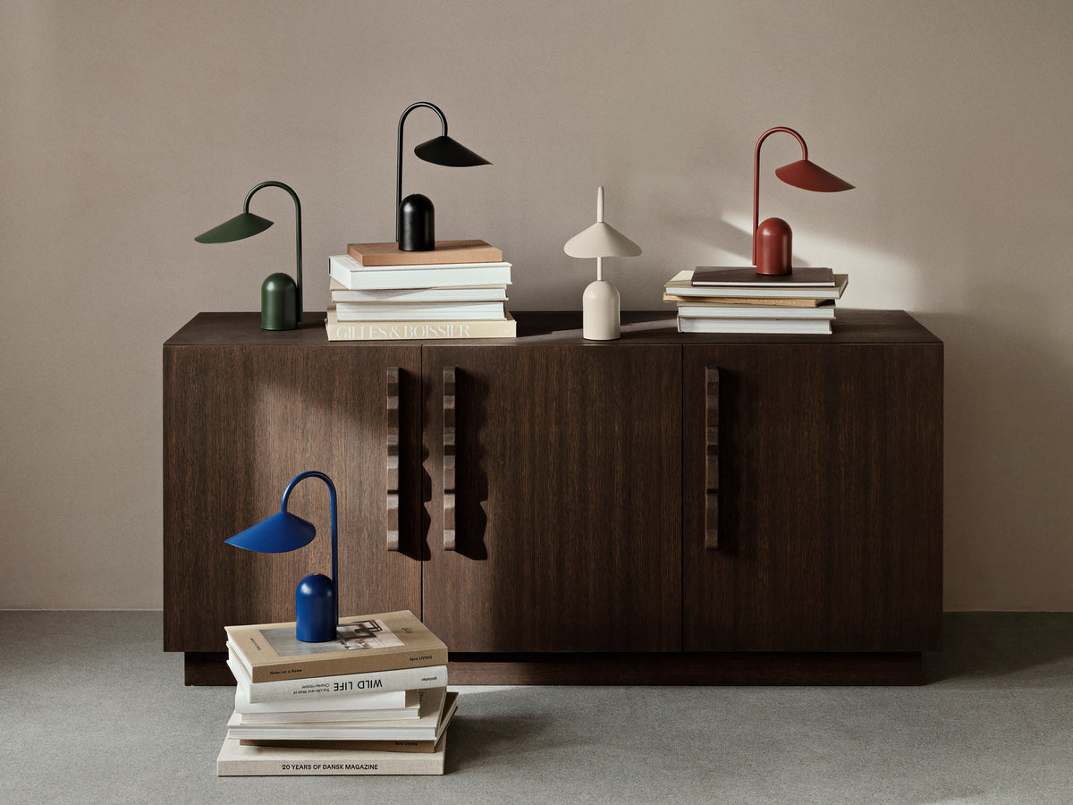 Arum portable Tischleuchte in Grass Green präsentiert im Onlineshop von KAQTU Design AG. Tischleuchte ist von Ferm Living