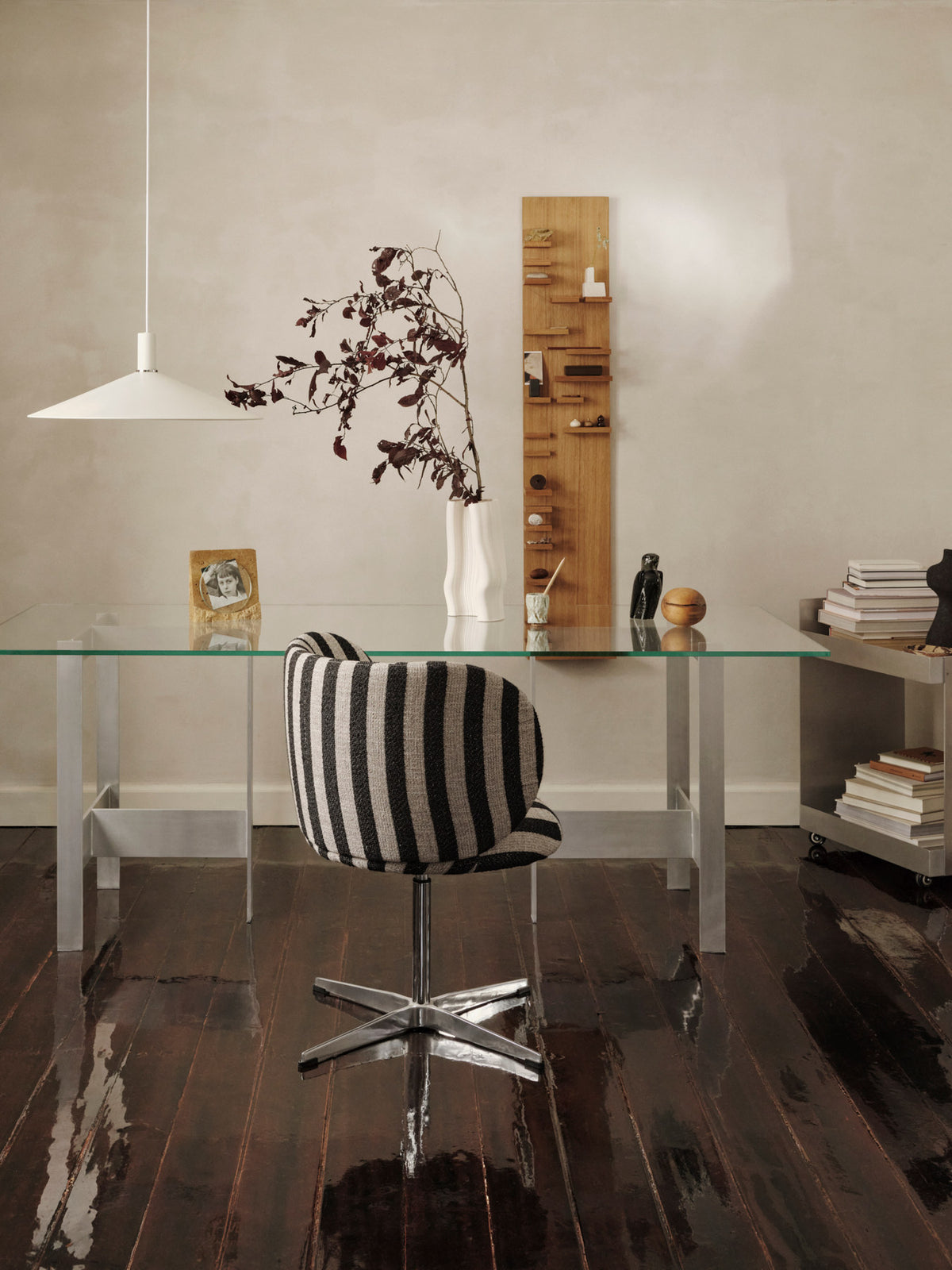 Lager Esstisch 90 x 200 in Glass/Aluminium präsentiert im Onlineshop von KAQTU Design AG. Esstisch ist von Ferm Living