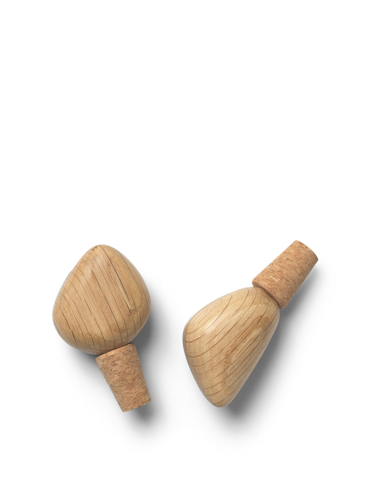 Cairn Wine Stoppers Set of 2 in Oak präsentiert im Onlineshop von KAQTU Design AG. Weinzubehör ist von Ferm Living