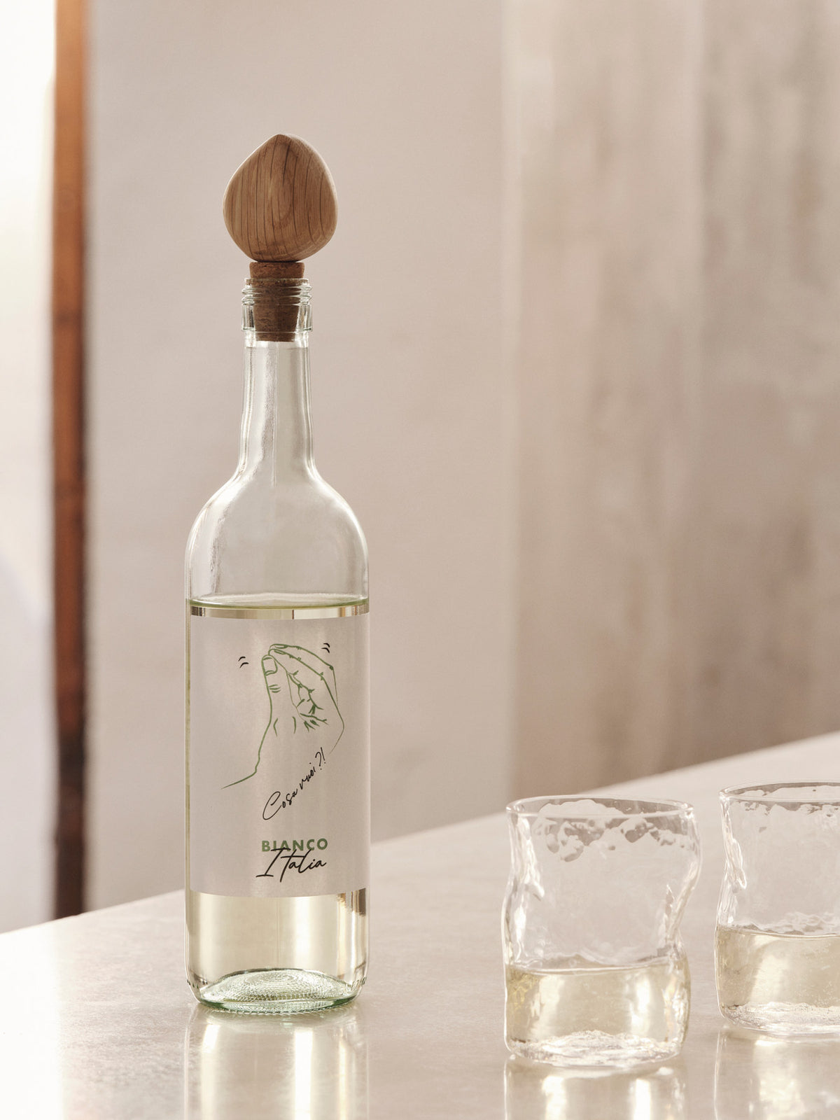 Cairn Wine Stoppers Set of 2 in Oak präsentiert im Onlineshop von KAQTU Design AG. Weinzubehör ist von Ferm Living