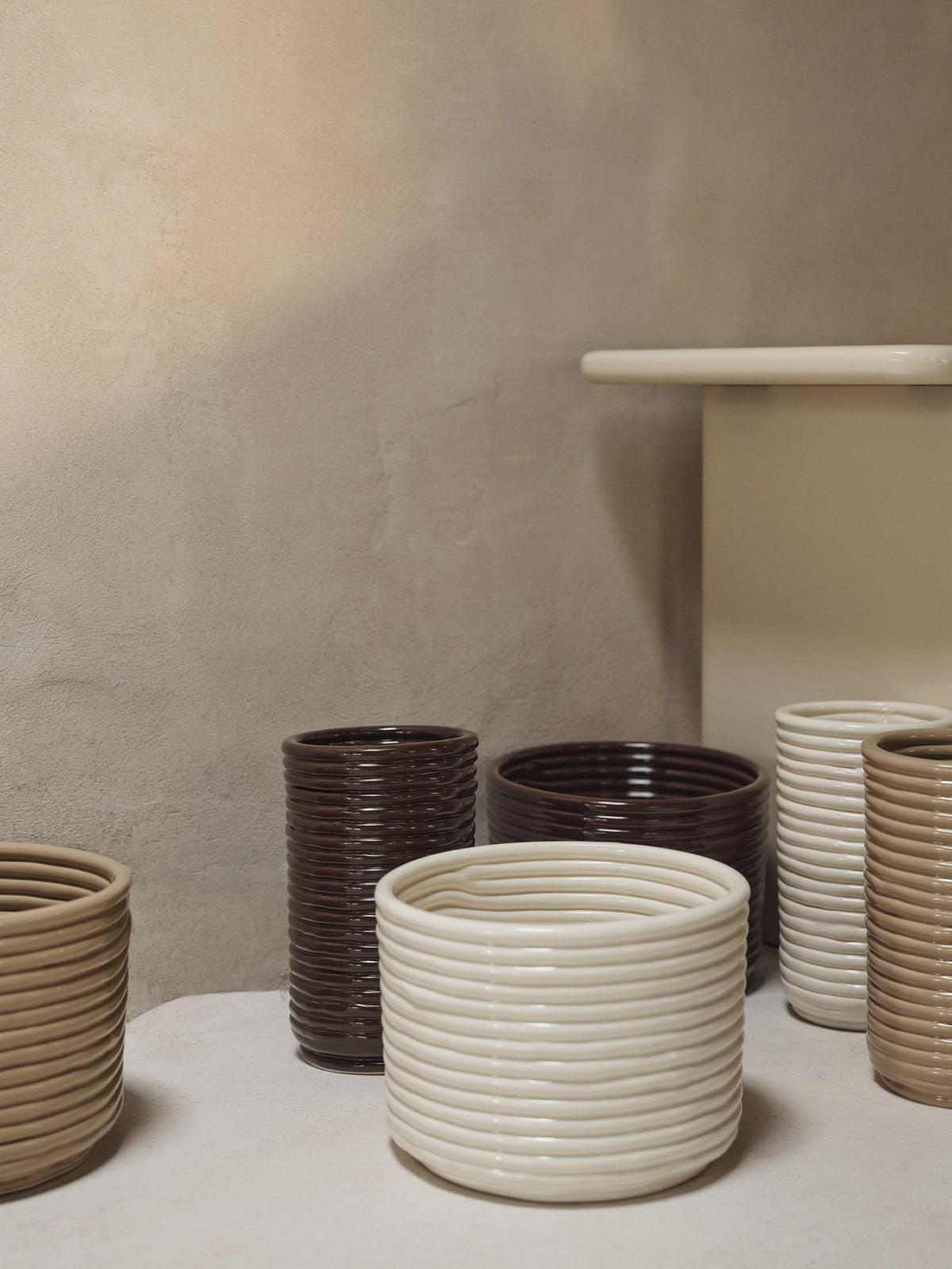 Corduroy Pot in Cashmere präsentiert im Onlineshop von KAQTU Design AG. Pflanzentopf ist von Ferm Living