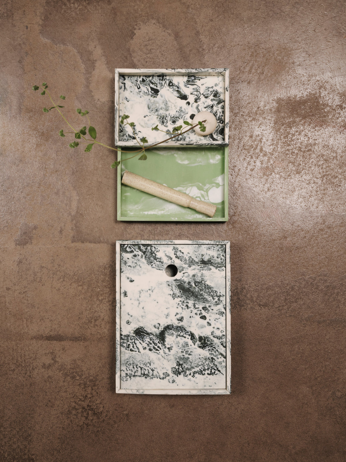 Mist Box in Emerald Off präsentiert im Onlineshop von KAQTU Design AG. Aufbewahrungsbehälter ist von Ferm Living