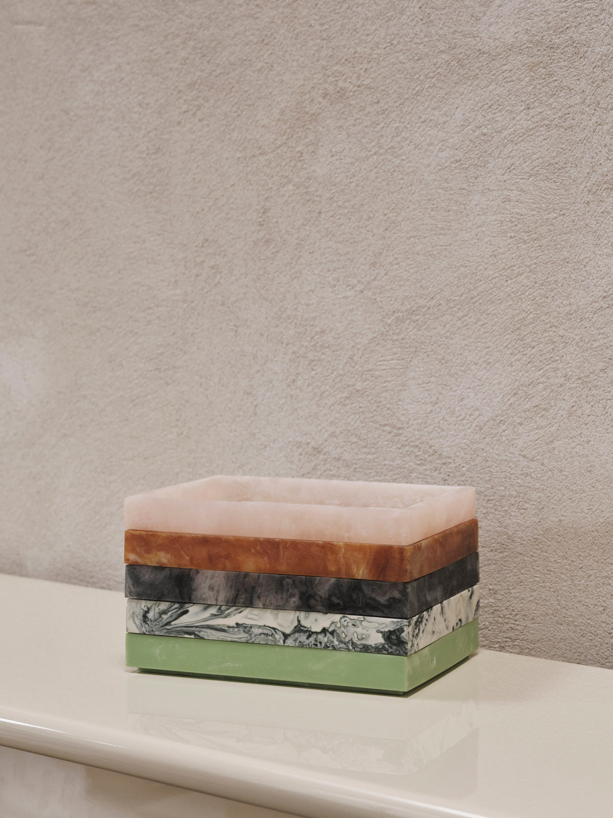 Mist Tray in Pearl präsentiert im Onlineshop von KAQTU Design AG. Tablett ist von Ferm Living