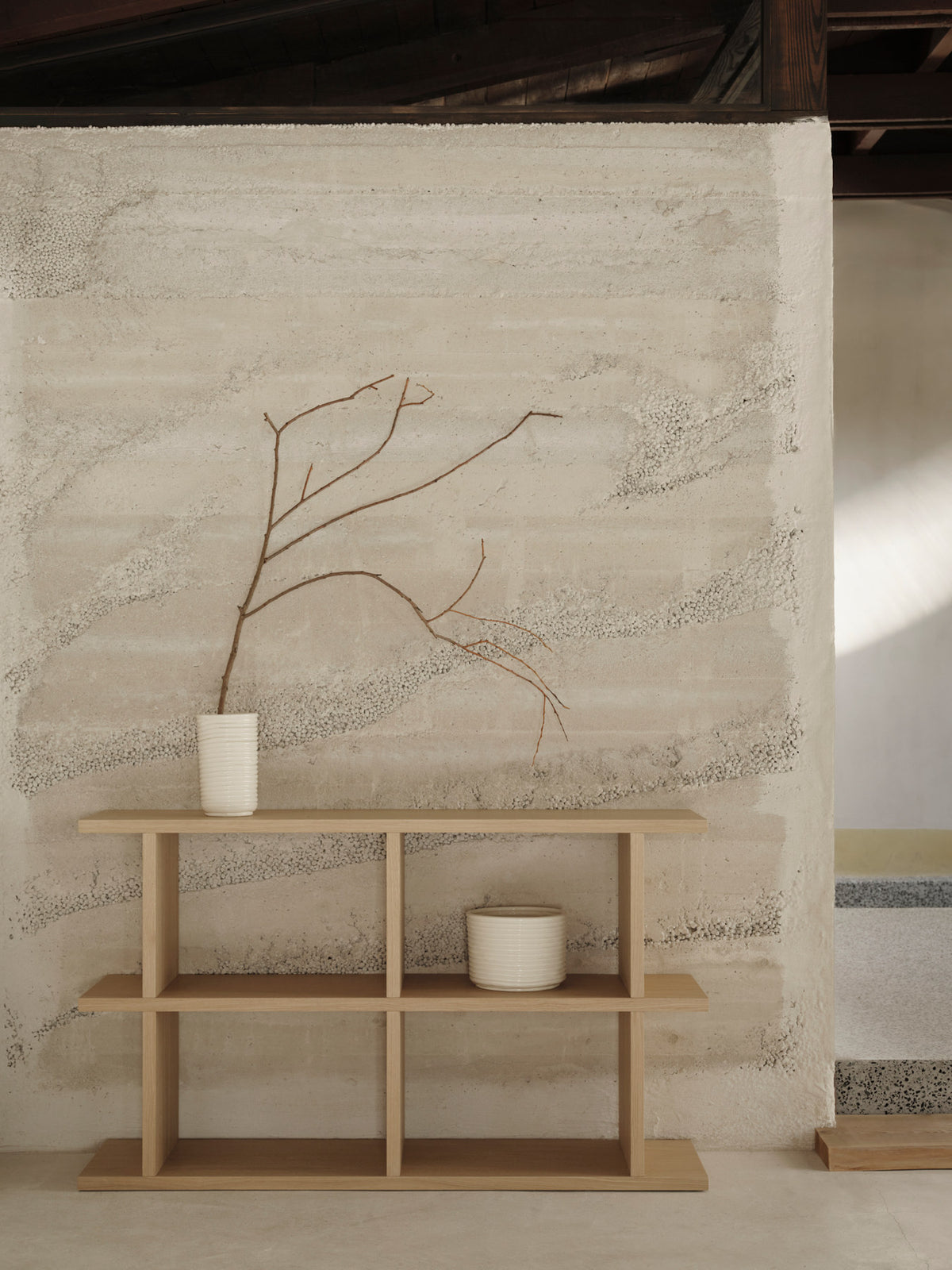 Kona Bücherregal 2x2 in Natural präsentiert im Onlineshop von KAQTU Design AG. Bücherregal ist von Ferm Living