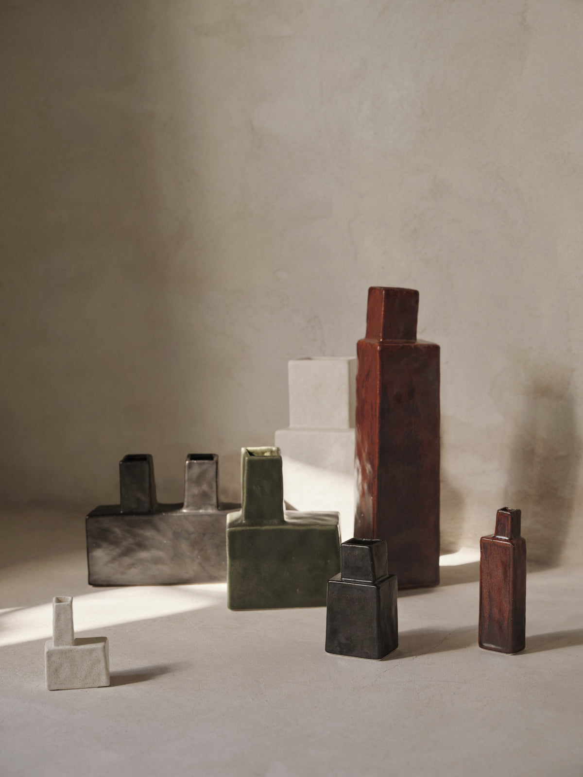 Koa Vase H29 in Offwhite präsentiert im Onlineshop von KAQTU Design AG. Vase ist von Ferm Living