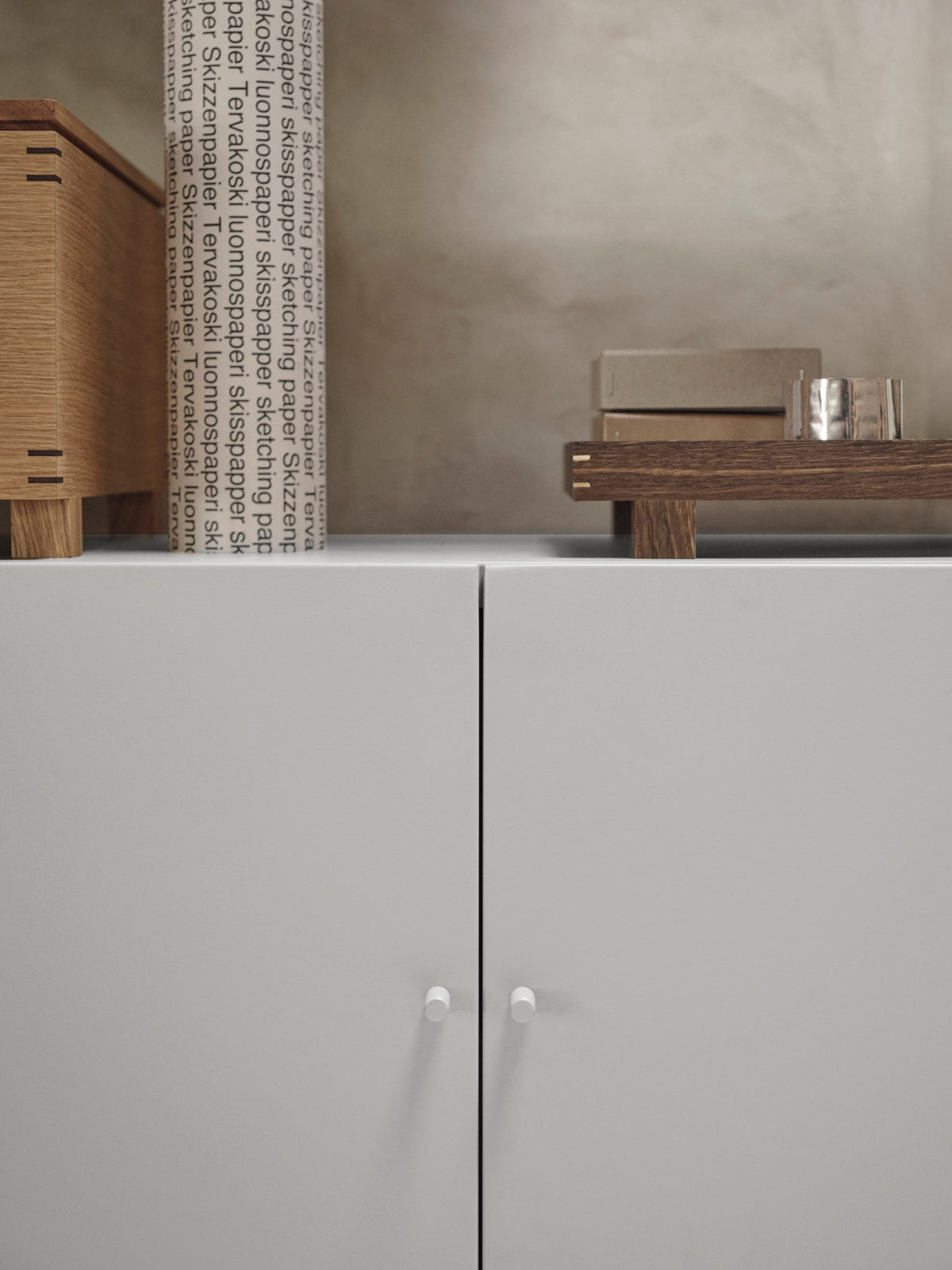 Punctual Cabinet in Light Grey präsentiert im Onlineshop von KAQTU Design AG. Cabinet ist von Ferm Living