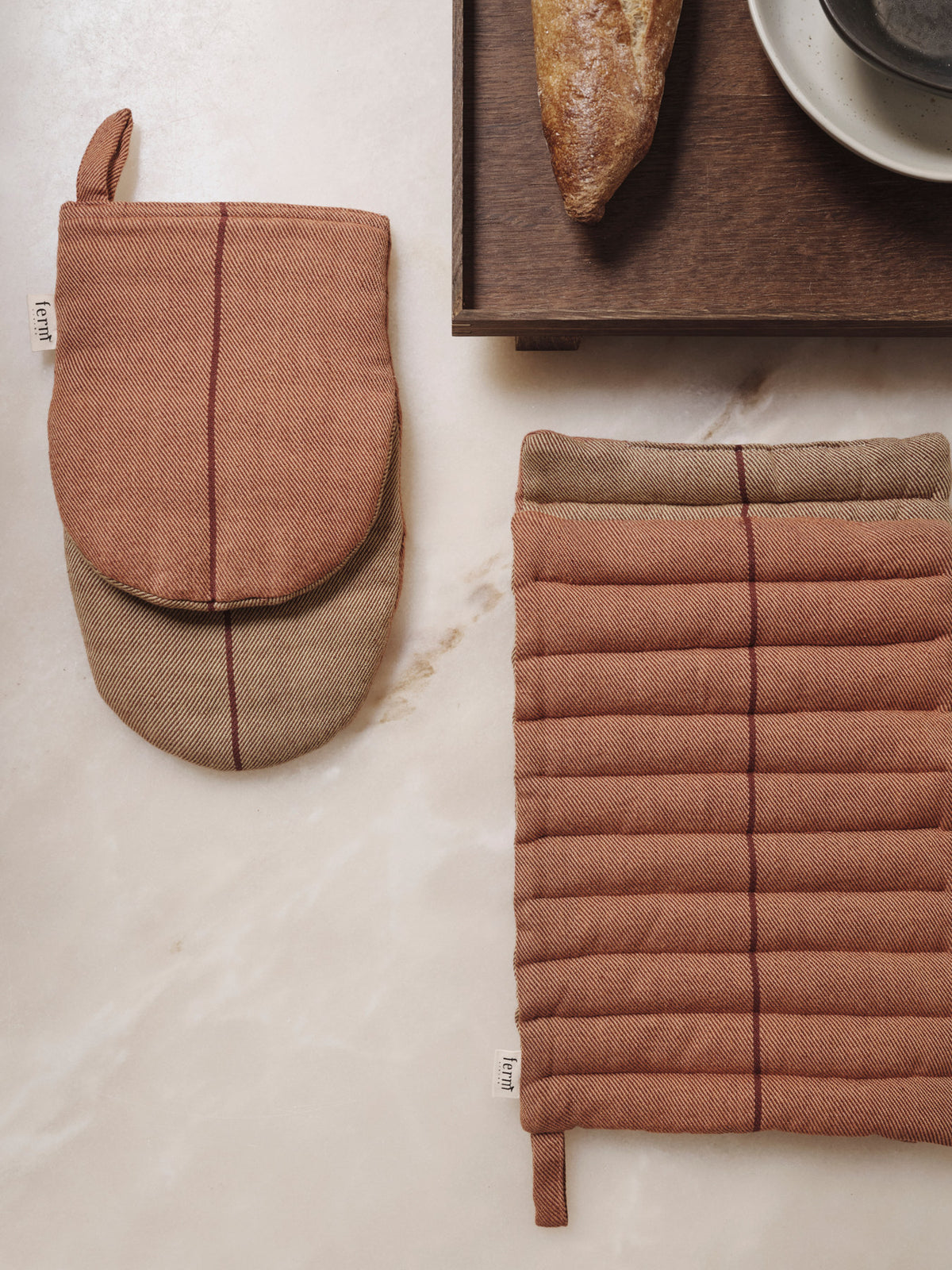Ito Oven Mitt in Hazel präsentiert im Onlineshop von KAQTU Design AG. Küchenhelfer ist von Ferm Living