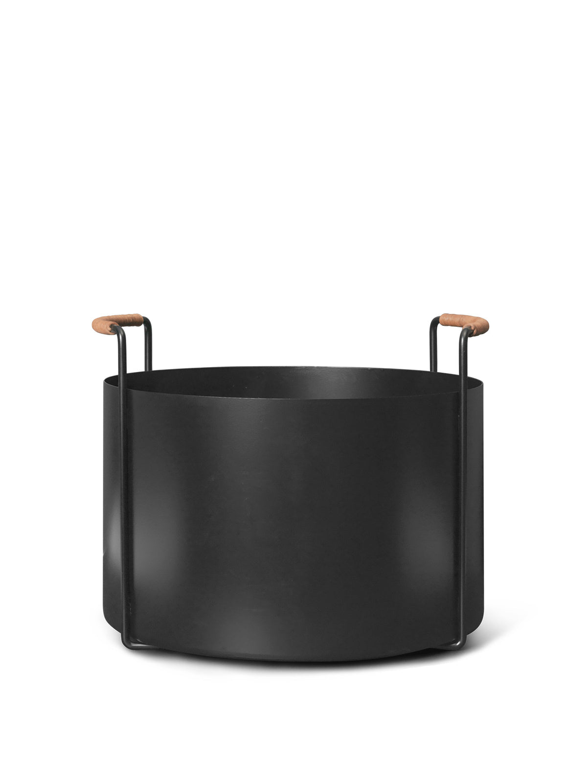 Port Firewood Bucket in Black präsentiert im Onlineshop von KAQTU Design AG. Haushaltshilfen ist von Ferm Living