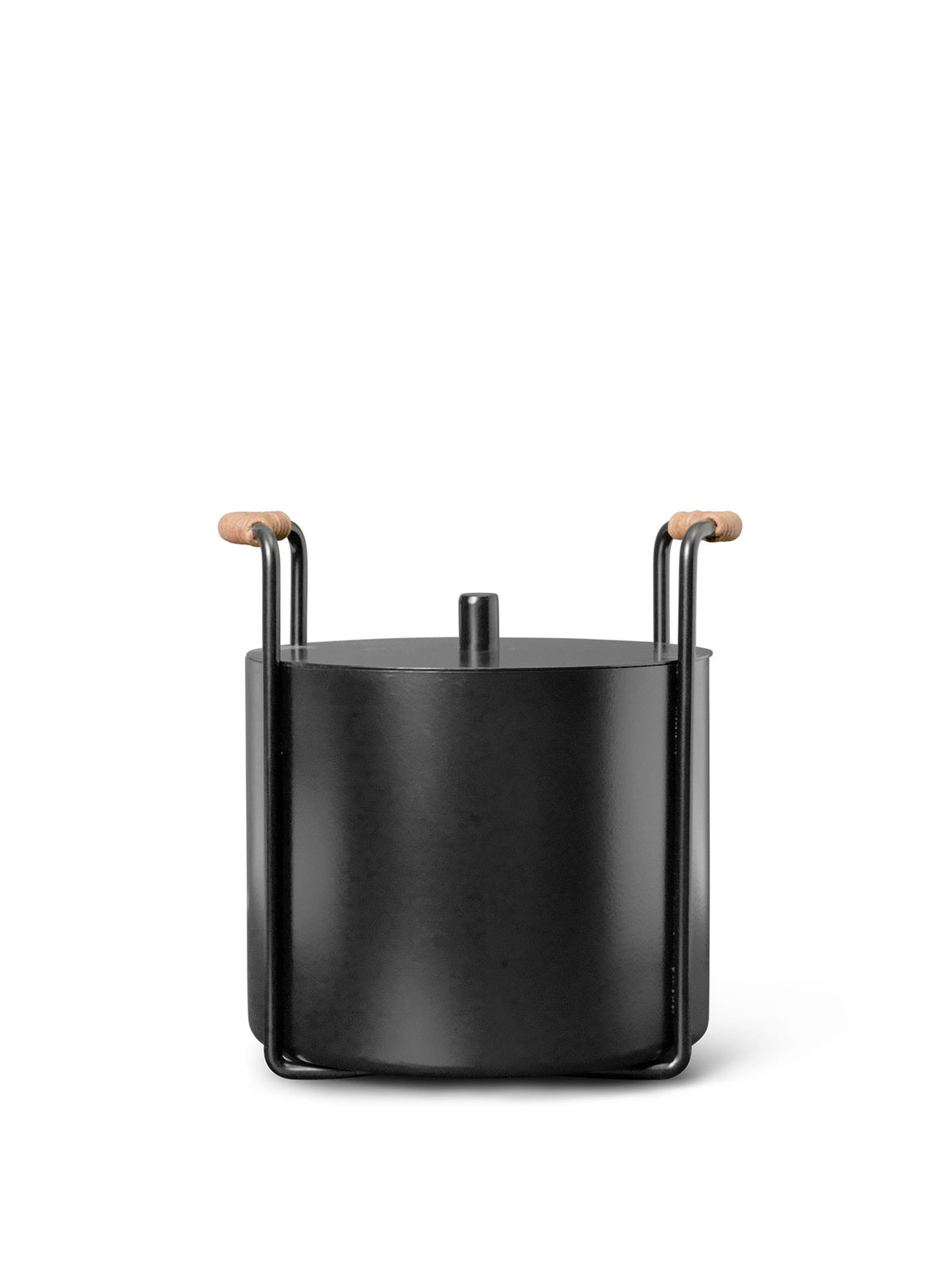 Port Kindling and Ash Bucket in Black präsentiert im Onlineshop von KAQTU Design AG. Haushaltshilfen ist von Ferm Living