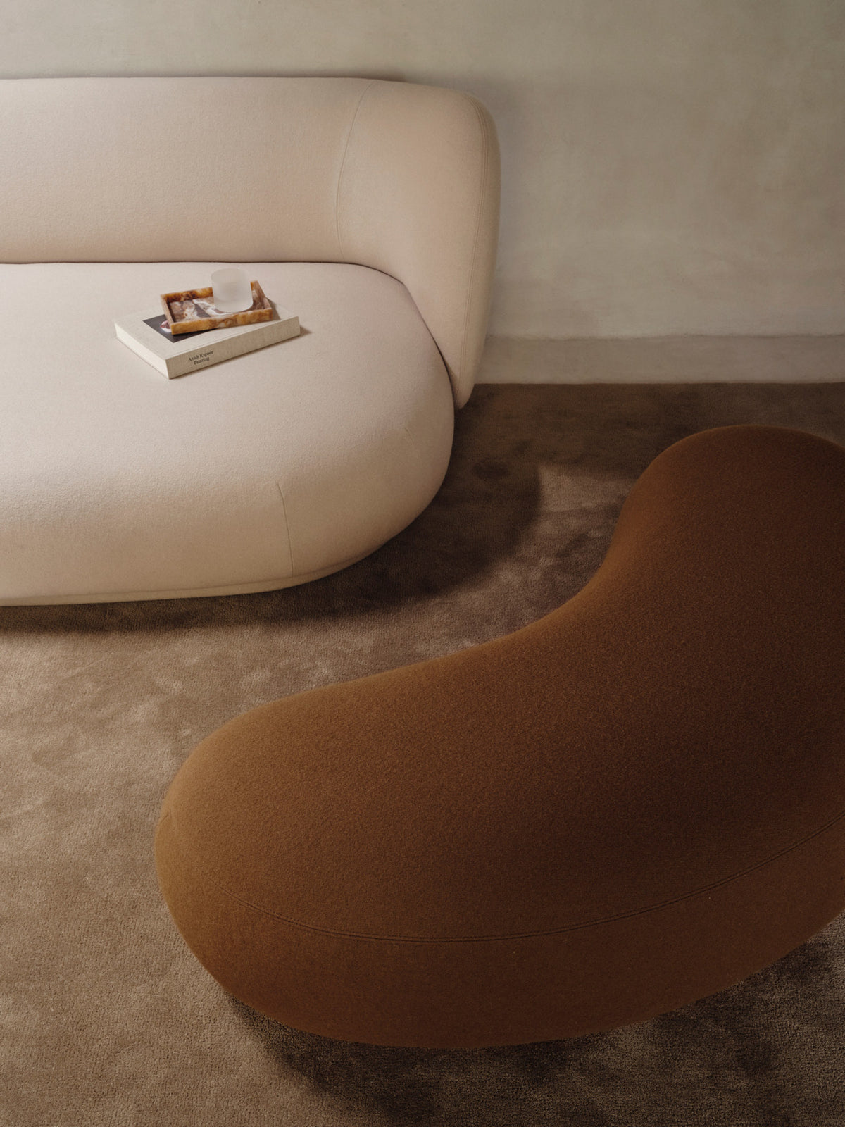 Rico Lounger Sofa von Ferm Living, dreisitziges Sofa mit Stoffbezug