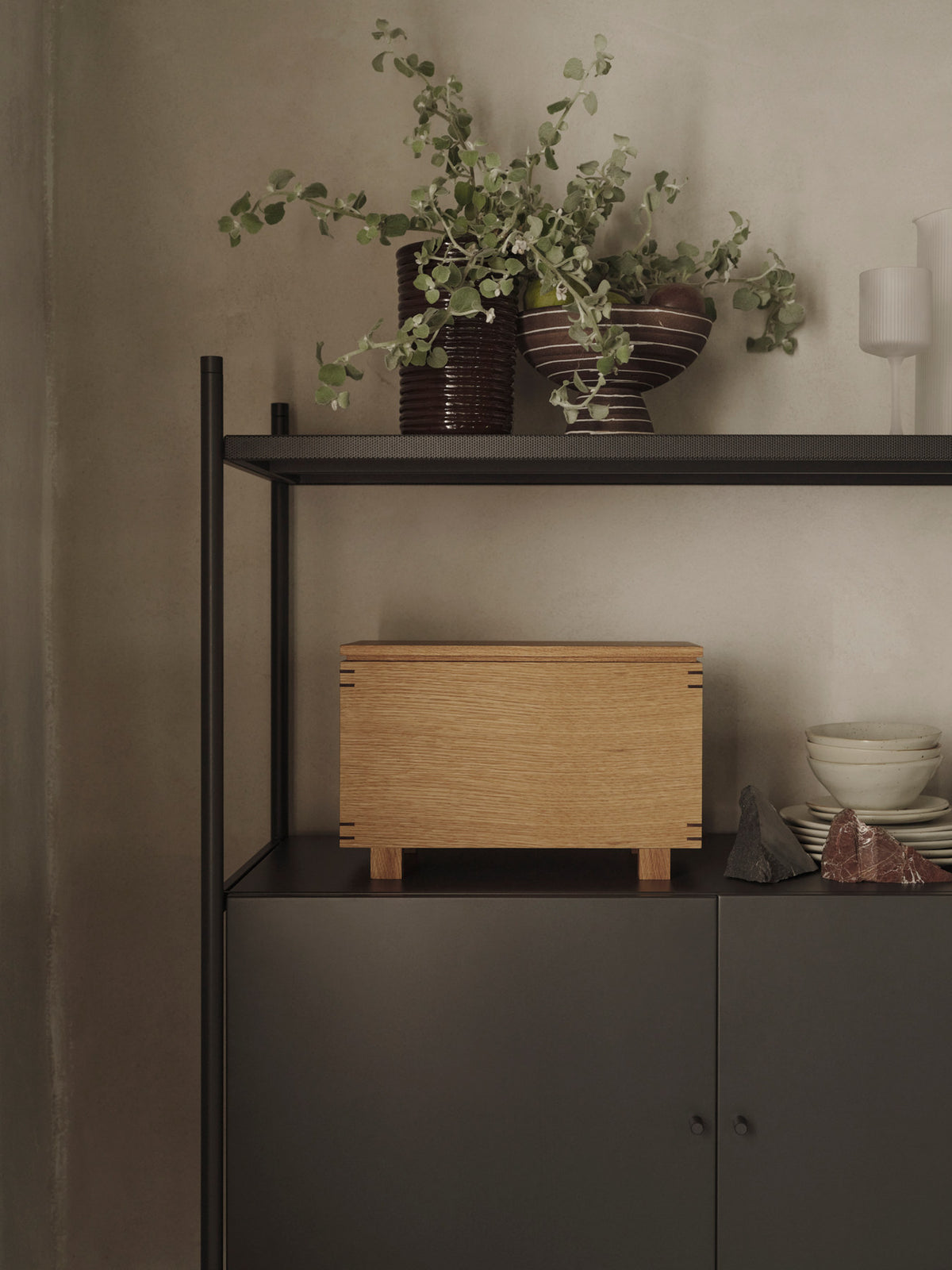 Bon Wooden Box in Oiled Oak präsentiert im Onlineshop von KAQTU Design AG. Aufbewahrungsboxen ist von Ferm Living