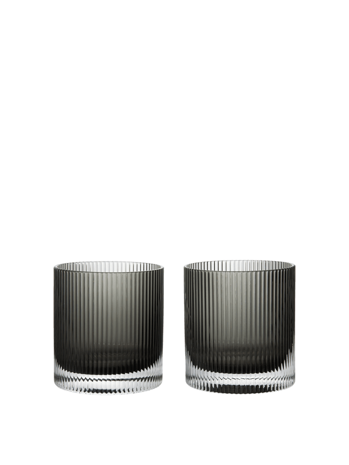 Ripple Set aus 2 Rauchgrau in Grau geräuchert präsentiert im Onlineshop von KAQTU Design AG. Kitchen ist von Ferm Living