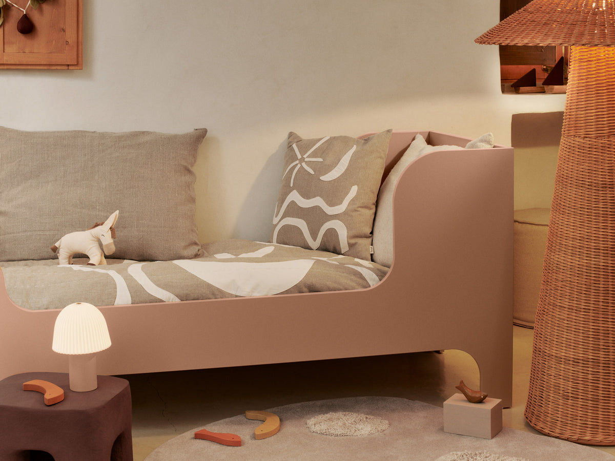 Kove Applique Steppdecke in Hellbraun/Kaschmir präsentiert im Onlineshop von KAQTU Design AG. Wolldecke ist von Ferm Living