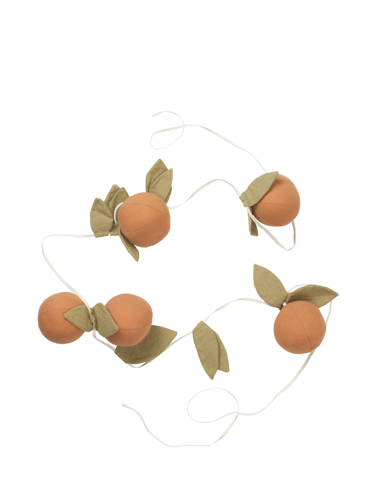 Oranges Girlande in Orange/Grün präsentiert im Onlineshop von KAQTU Design AG. Lampenkette ist von Ferm Living
