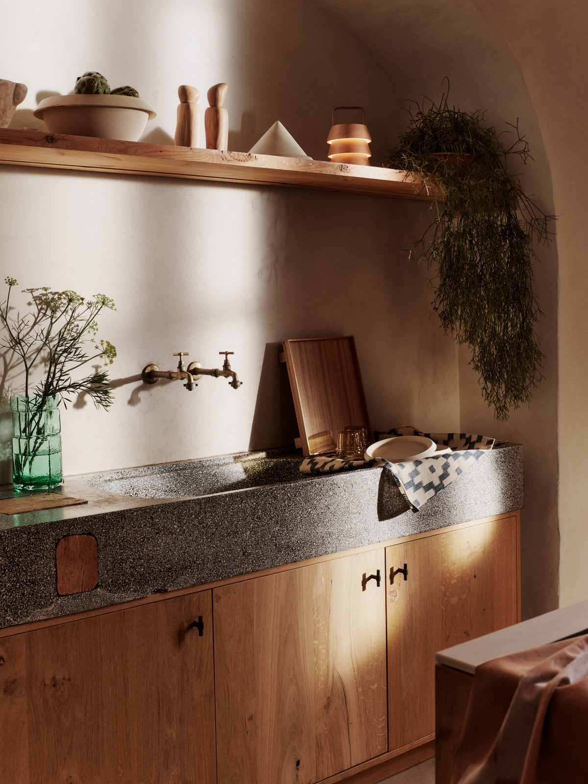 Erena Cloche Ø19 in Sahne präsentiert im Onlineshop von KAQTU Design AG. Geschirr ist von Ferm Living