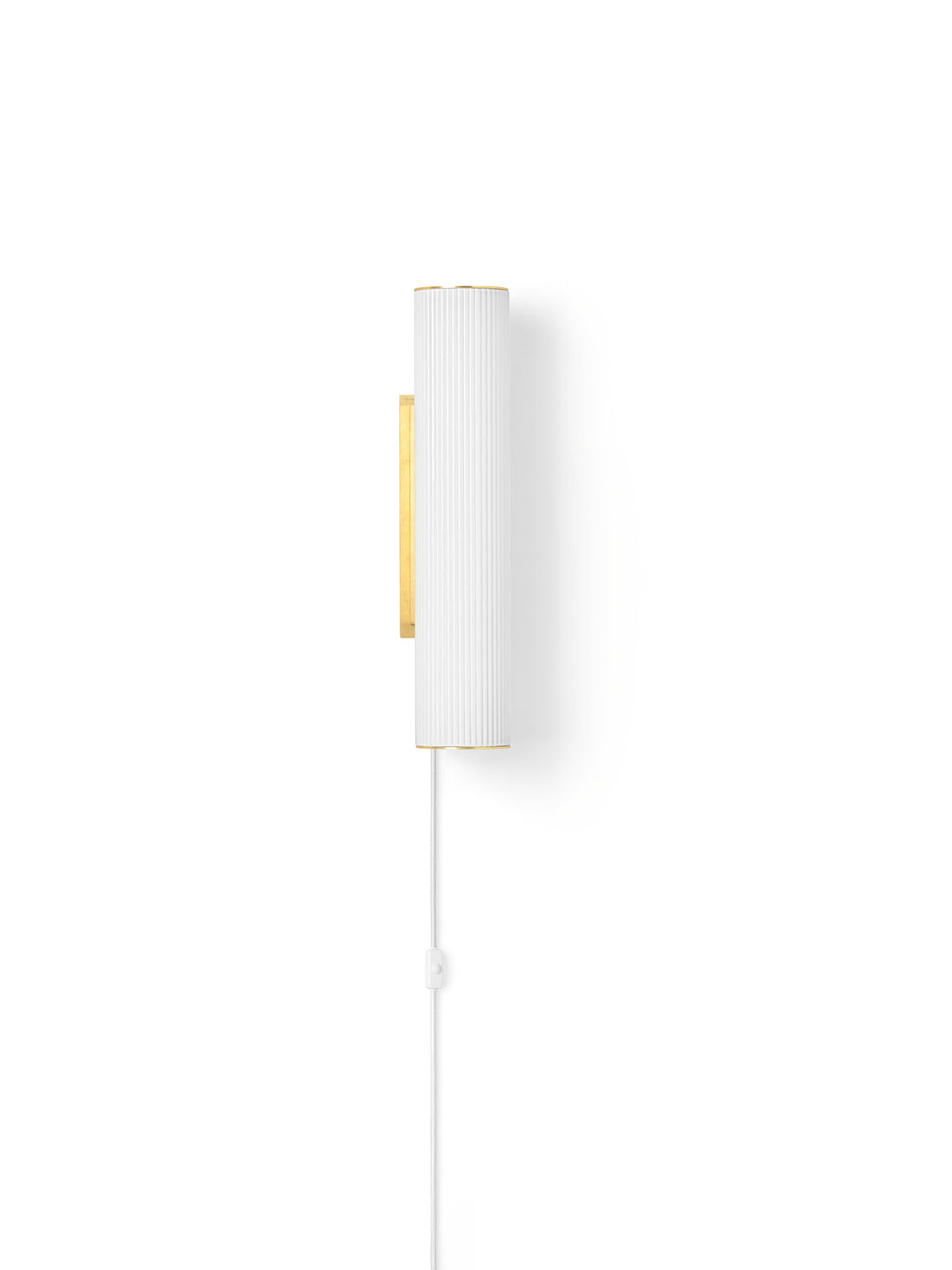 Vuelta Wandleuchte II 40 in White/Brass präsentiert im Onlineshop von KAQTU Design AG. Wandleuchte ist von Ferm Living