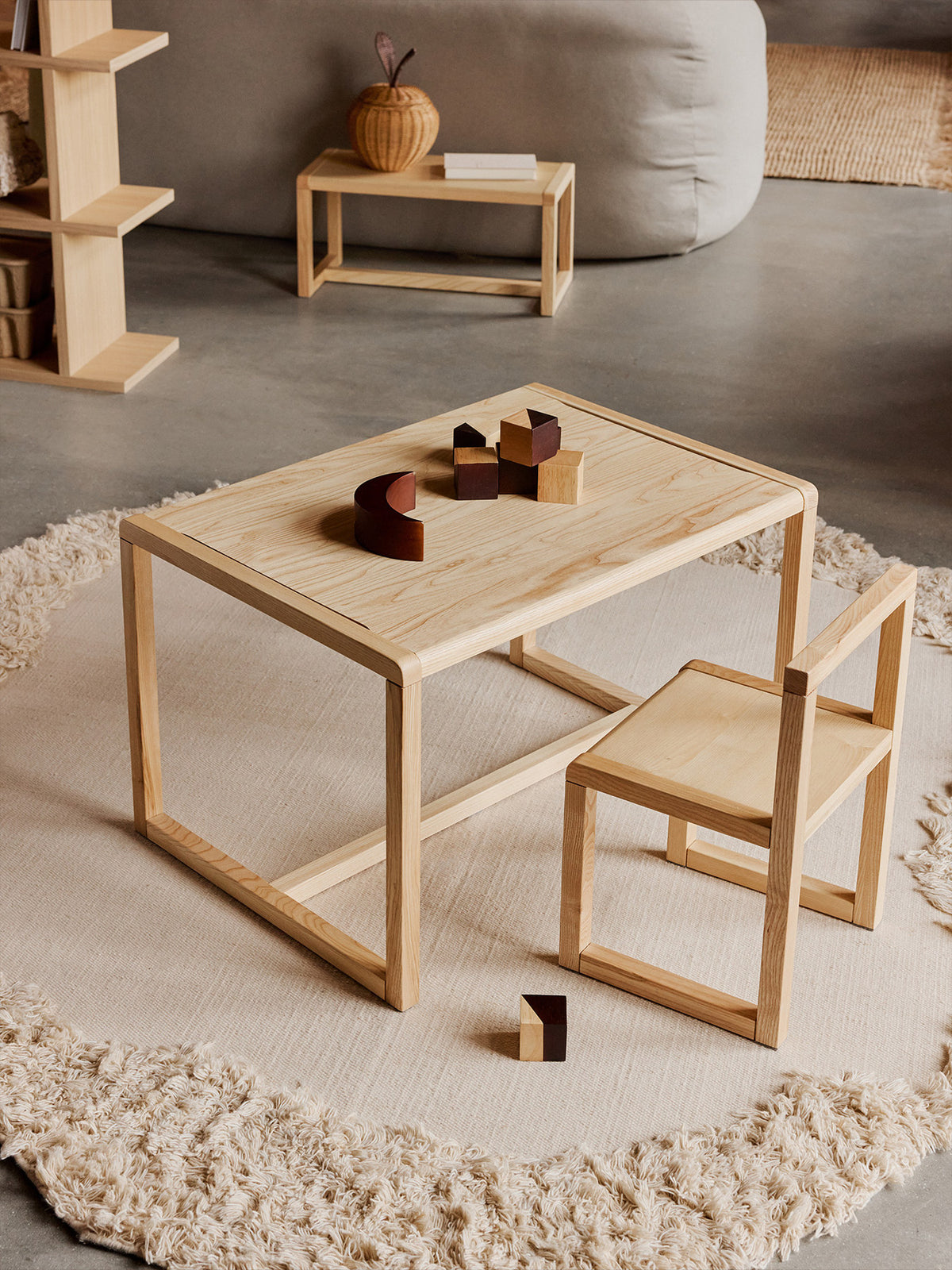 Little Architect Tisch in Asche präsentiert im Onlineshop von KAQTU Design AG. Schreibtisch ist von Ferm Living