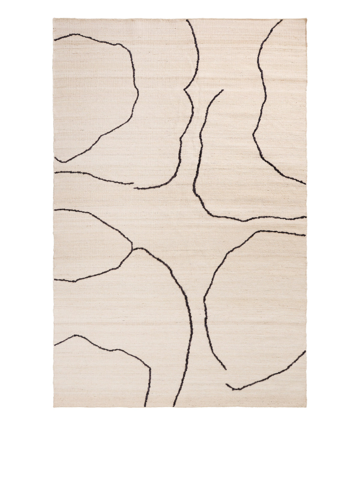Gesso Juteteppich von Ferm Living in Off-White/Dunkel Feige, handgewebt aus Jute, Baumwolle und Wolle mit abstraktem Linienmuster, liegend im Raum.