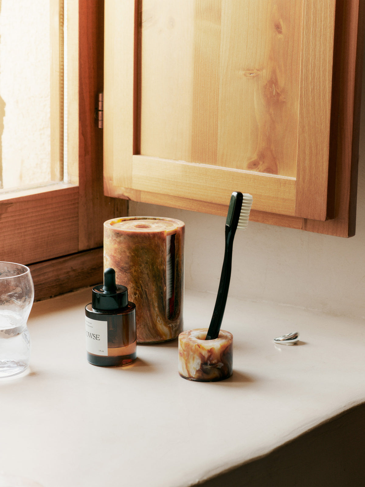 Mist Wattepadhalter in Sugar Kelp präsentiert im Onlineshop von KAQTU Design AG. Badzubehör ist von Ferm Living