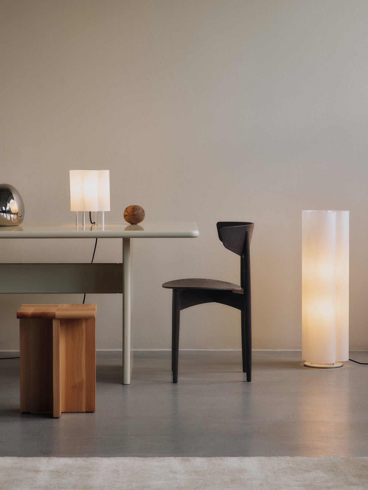Sala Stück in Douglasie präsentiert im Onlineshop von KAQTU Design AG. Podest ist von Ferm Living