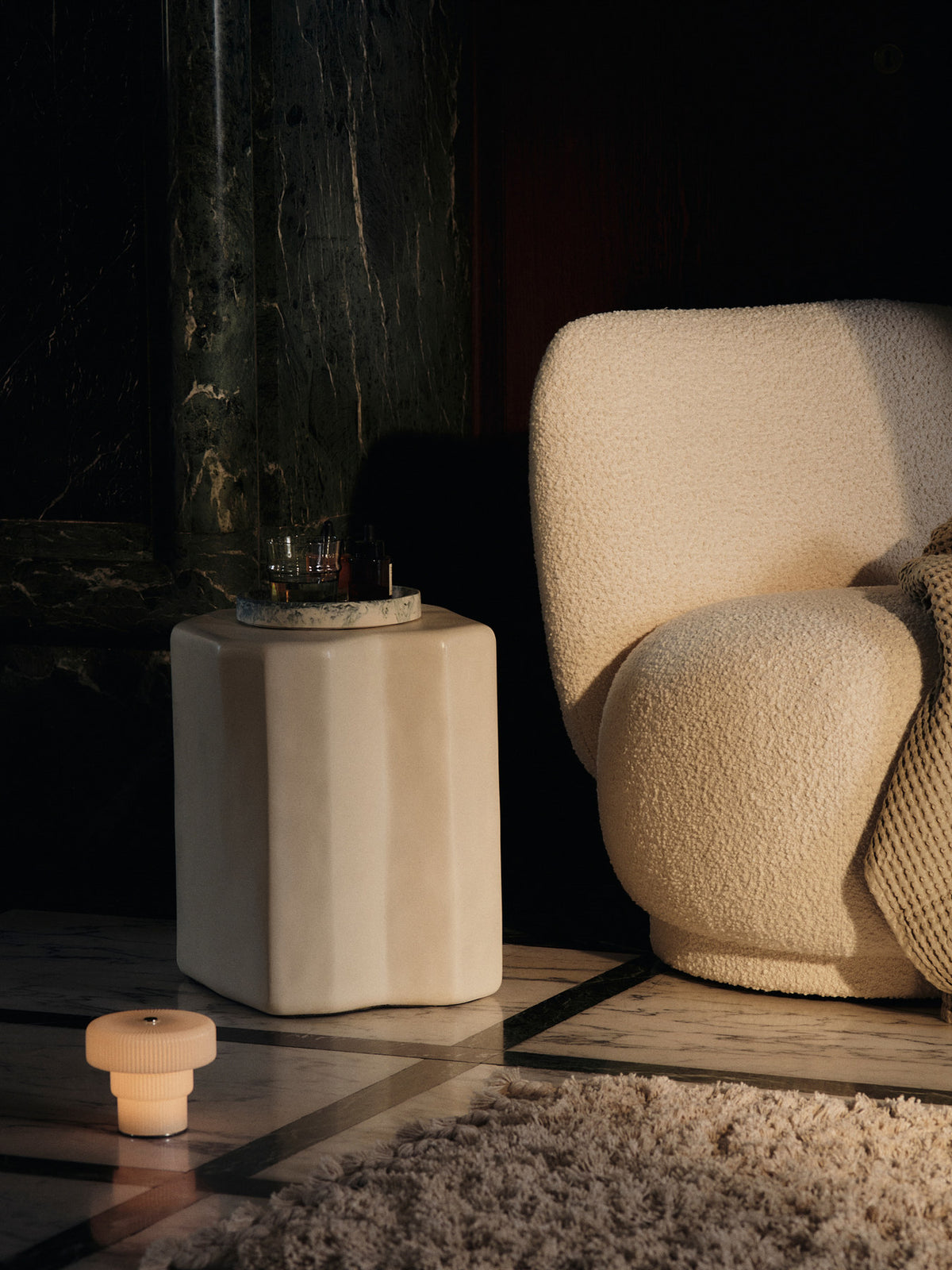 Mist Tray Ø20 in Emerald Off-white präsentiert im Onlineshop von KAQTU Design AG. Tablett ist von Ferm Living