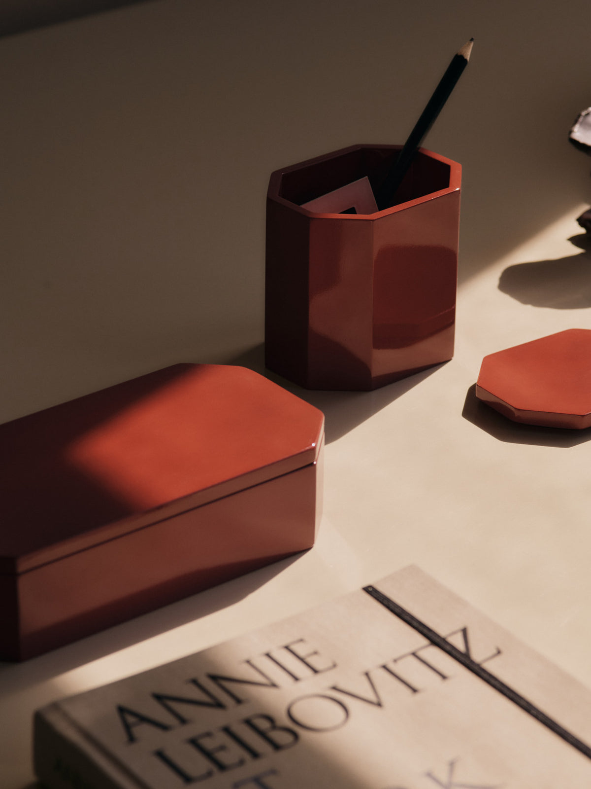 Nova Storage Box 20 x 10 in Picante Red präsentiert im Onlineshop von KAQTU Design AG. Aufbewahrungsbox ist von Ferm Living