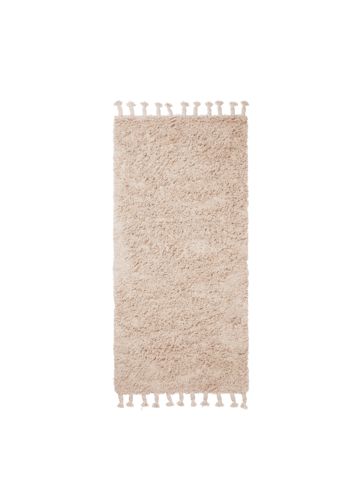 Amass Long Pile Runner in Off-white präsentiert im Onlineshop von KAQTU Design AG. Teppich ist von Ferm Living
