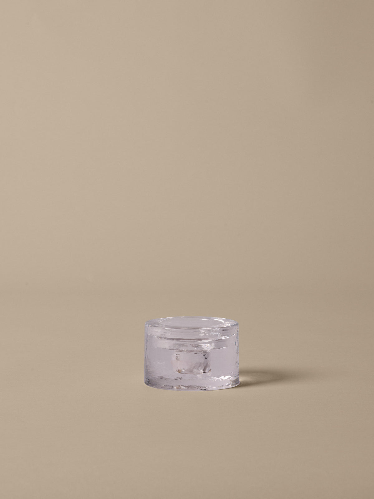 Gradia Candle Holder Round in Clear präsentiert im Onlineshop von KAQTU Design AG. Kerzenständer ist von Ferm Living