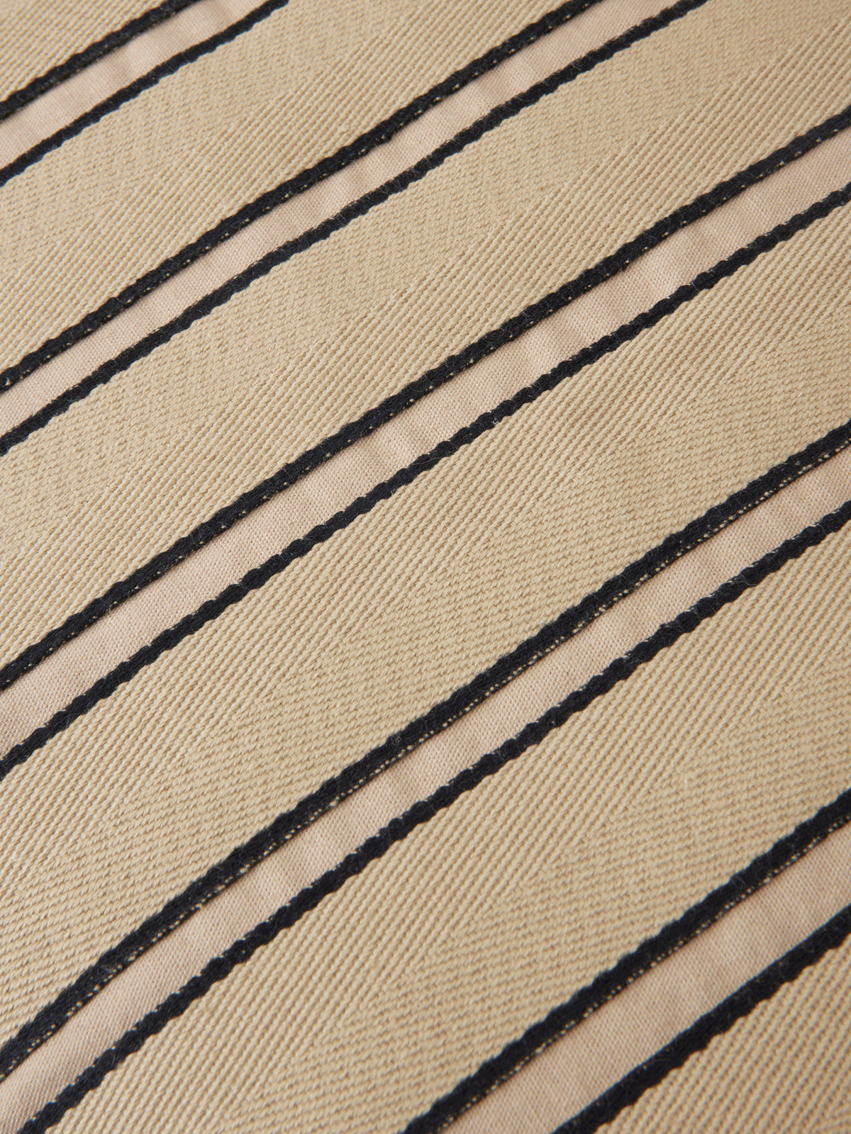 Twill Kissenbezug rechteckig in Cashmere/Black präsentiert im Onlineshop von KAQTU Design AG. Deko Kissenbezug ist von Ferm Living