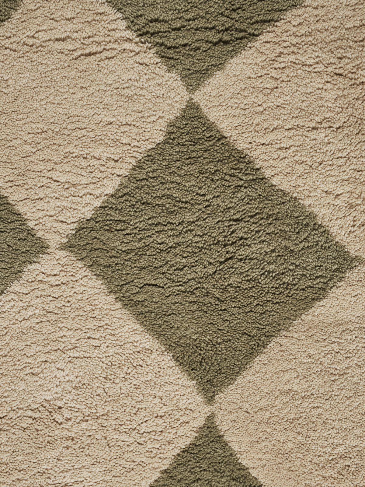Tilt Rug 140 x 200 in Elm Green präsentiert im Onlineshop von KAQTU Design AG. Teppich ist von Ferm Living