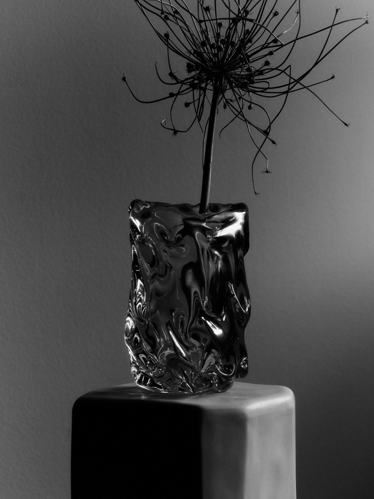 Virelle Vase H24 in Clear präsentiert im Onlineshop von KAQTU Design AG. Vase ist von Ferm Living