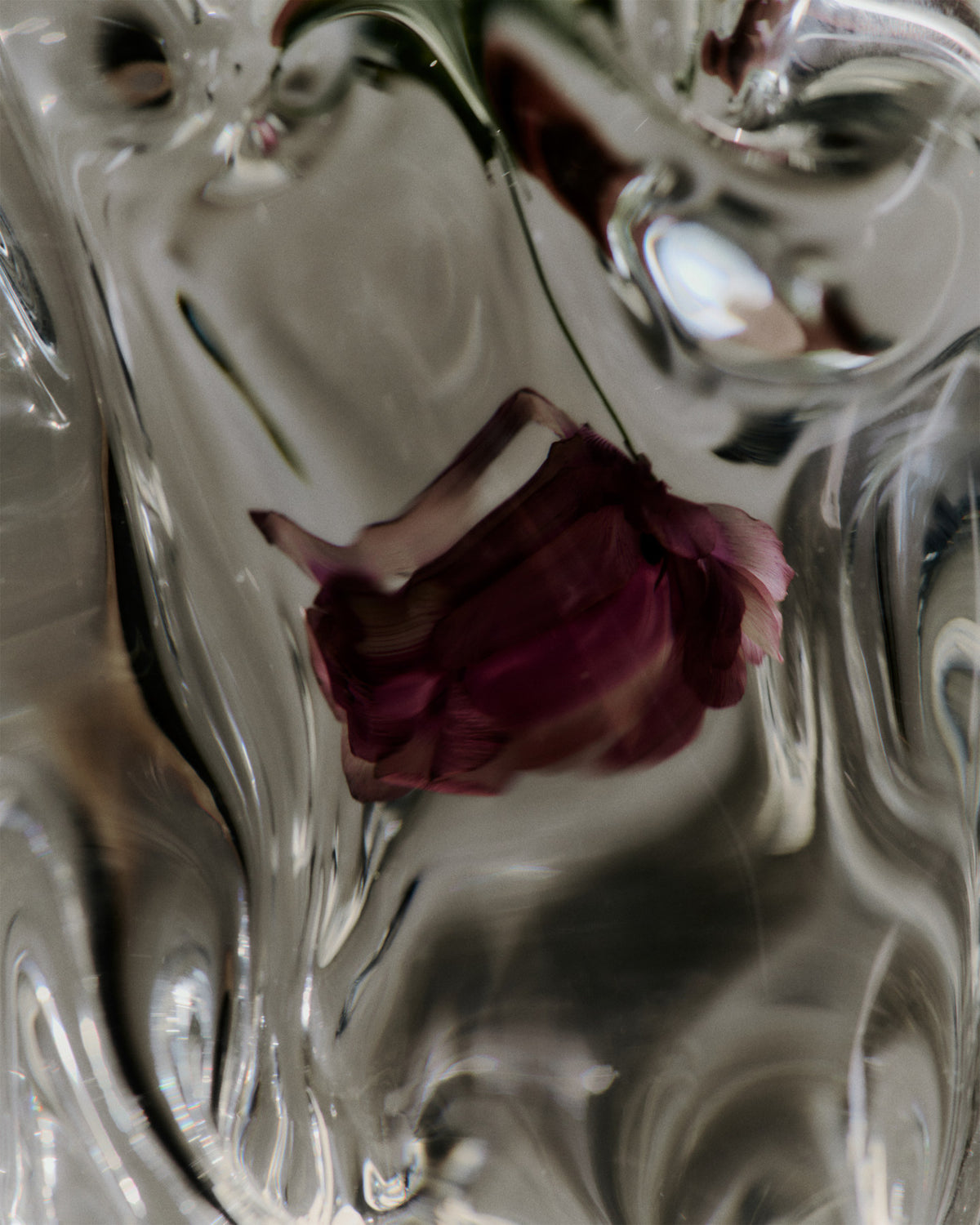 Virelle Vase H24 in Clear präsentiert im Onlineshop von KAQTU Design AG. Vase ist von Ferm Living