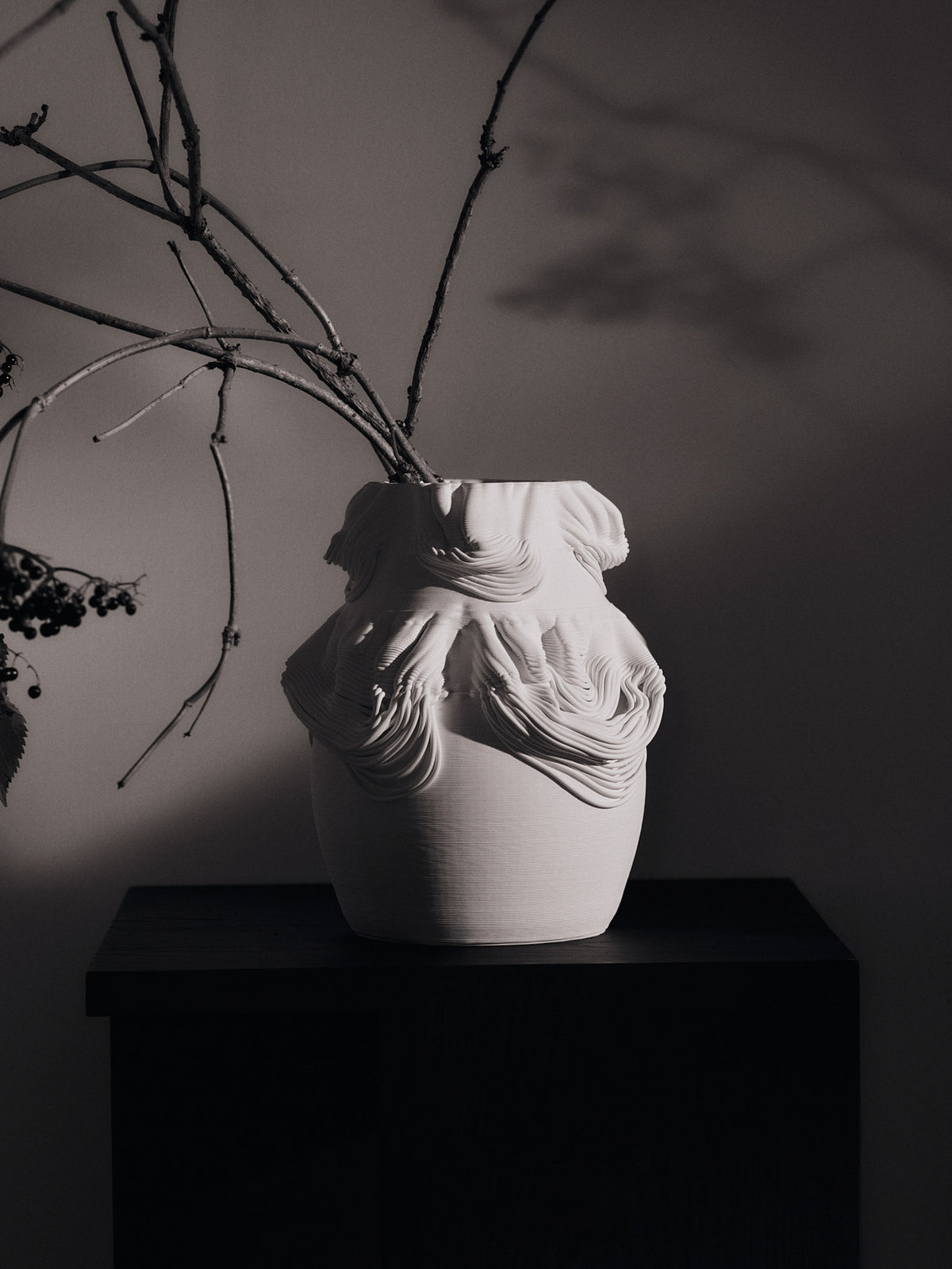 Drisca Vase H23 in Off-White präsentiert im Onlineshop von KAQTU Design AG. Vase ist von Ferm Living