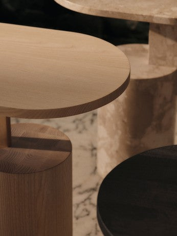 Eleganter Insert Beistelltisch Stone von Ferm Living, aus hochwertigen Naturmaterialien, ideal für stilvolle Akzente in jedem Raum.