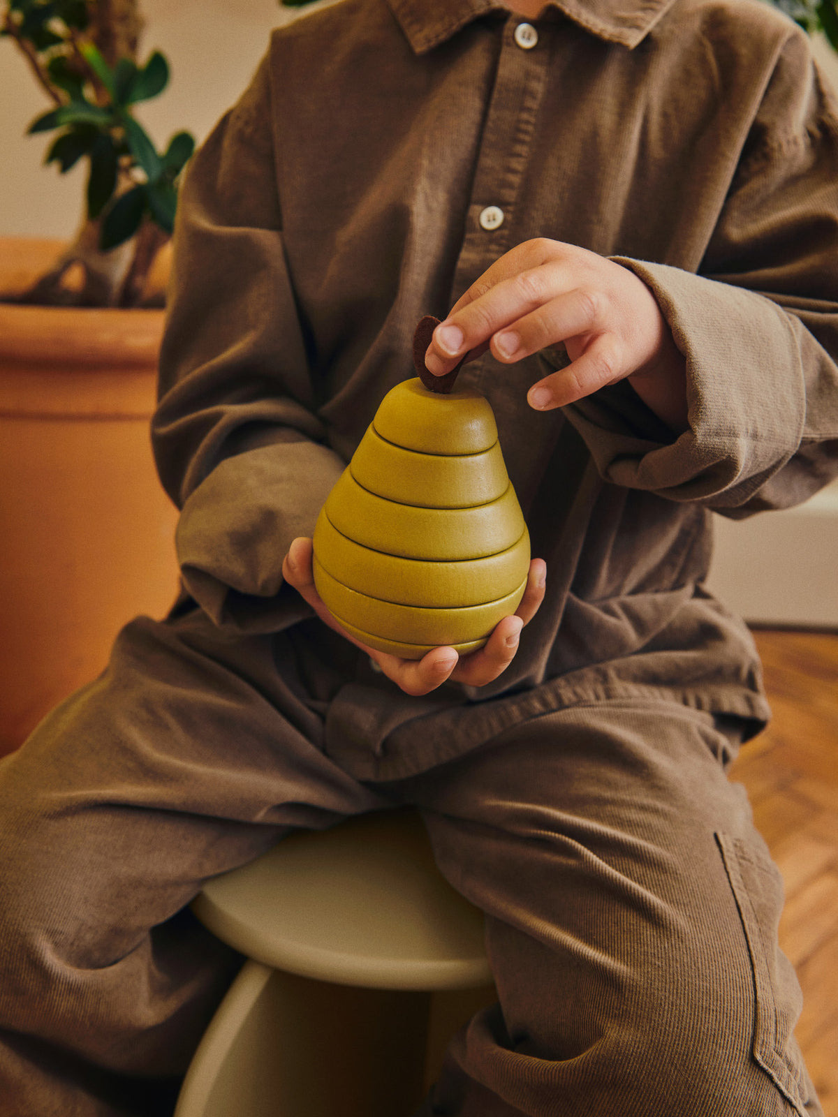 Stacking Apple and Pear Set of 2 in Multi präsentiert im Onlineshop von KAQTU Design AG. Spielzeug ist von Ferm Living