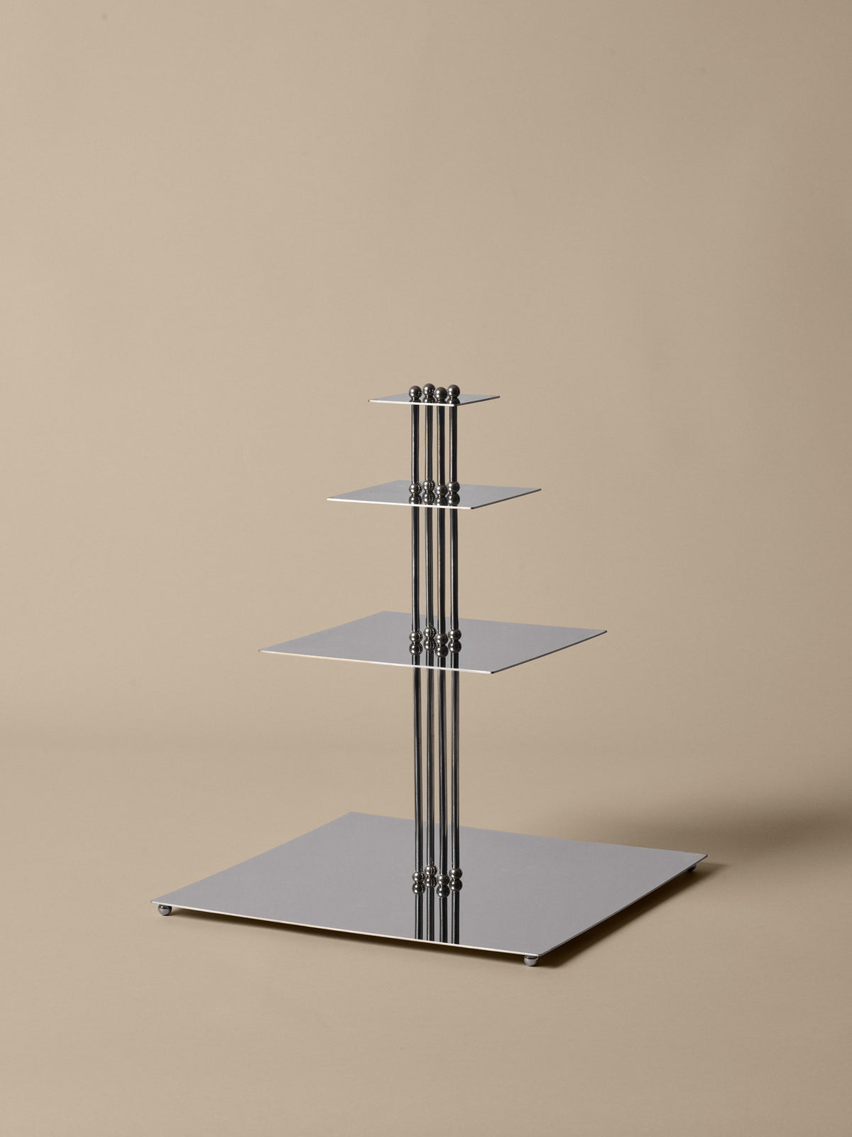 Orbelle Etagere in Mirror Polished präsentiert im Onlineshop von KAQTU Design AG. Servierplatten ist von Ferm Living