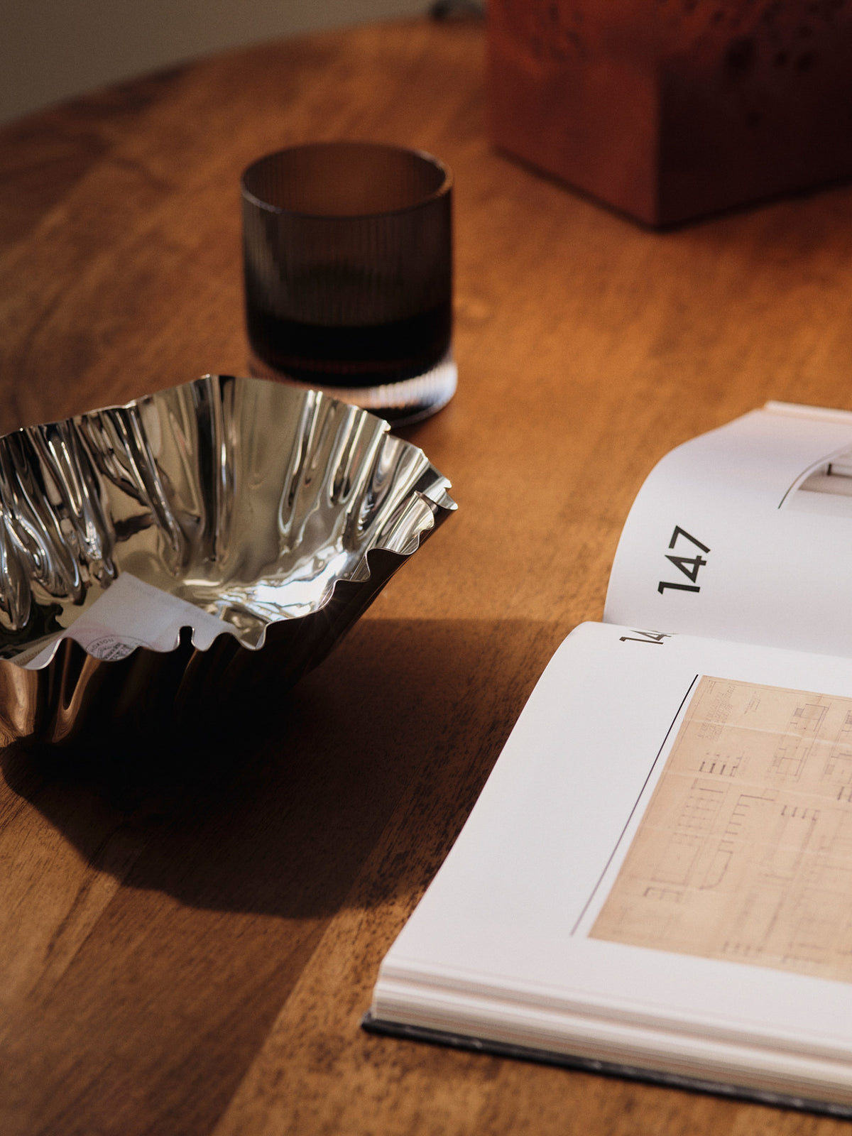 Tydra Bowl H7 in Mirror Polished präsentiert im Onlineshop von KAQTU Design AG. Schale ist von Ferm Living