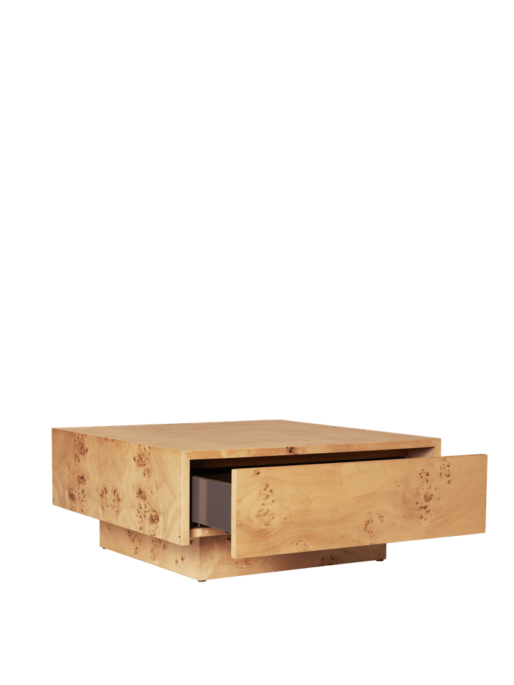 Moderner Couchtisch von Ferm Living mit einzigartiger Burl-Oberfläche, kombiniert Funktionalität und ästhetisches Design für jedes Wohnzimmer.