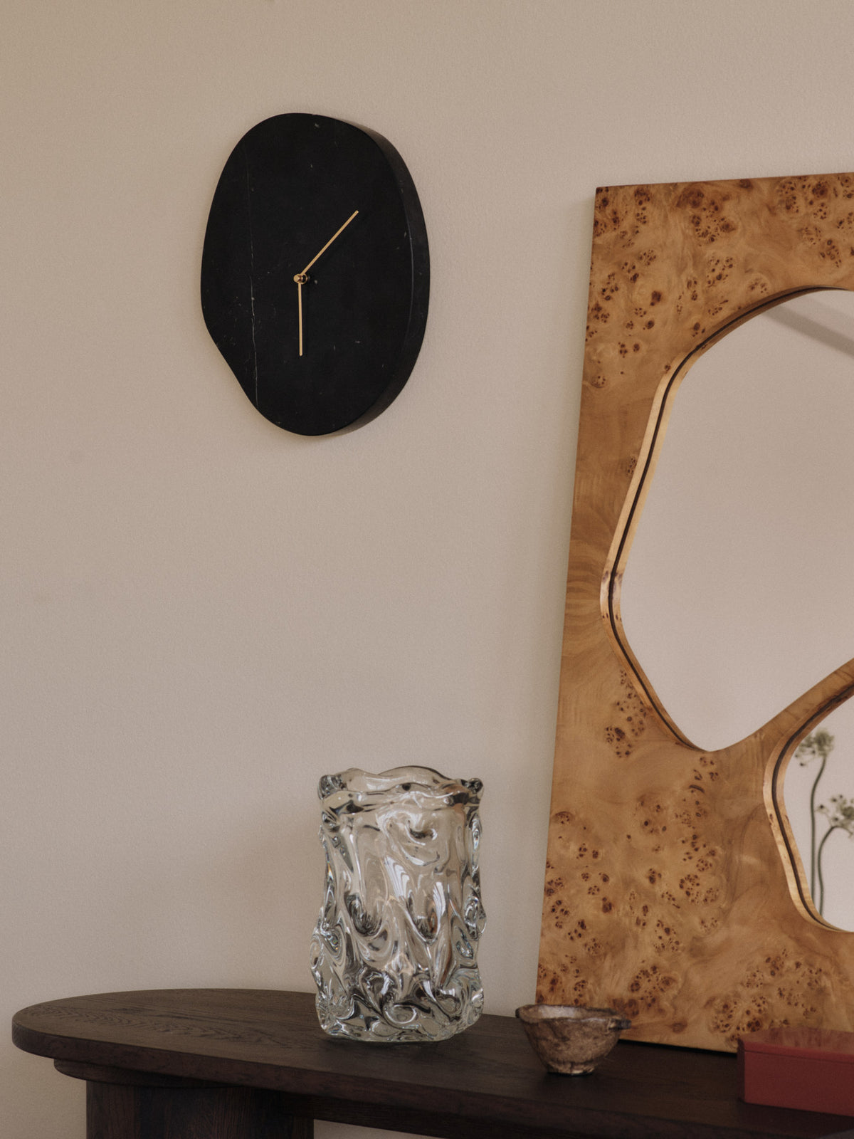 Melt Wall Clock in Black Marble präsentiert im Onlineshop von KAQTU Design AG. Wanduhr ist von Ferm Living