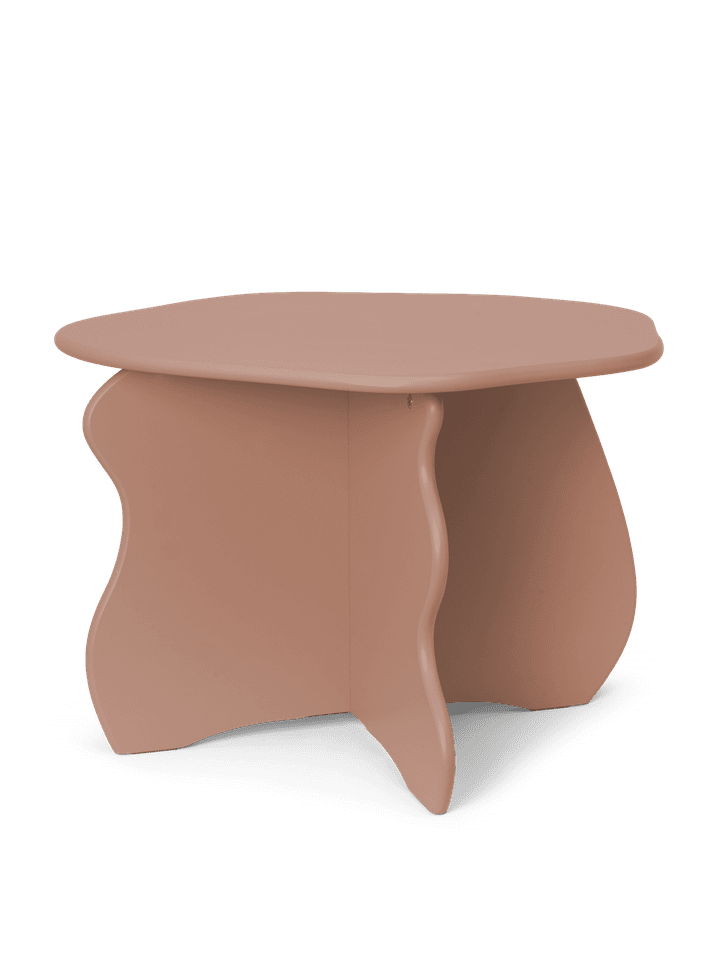 Slope Couchtisch in Rose präsentiert im Onlineshop von KAQTU Design AG. Schreibtisch ist von Ferm Living