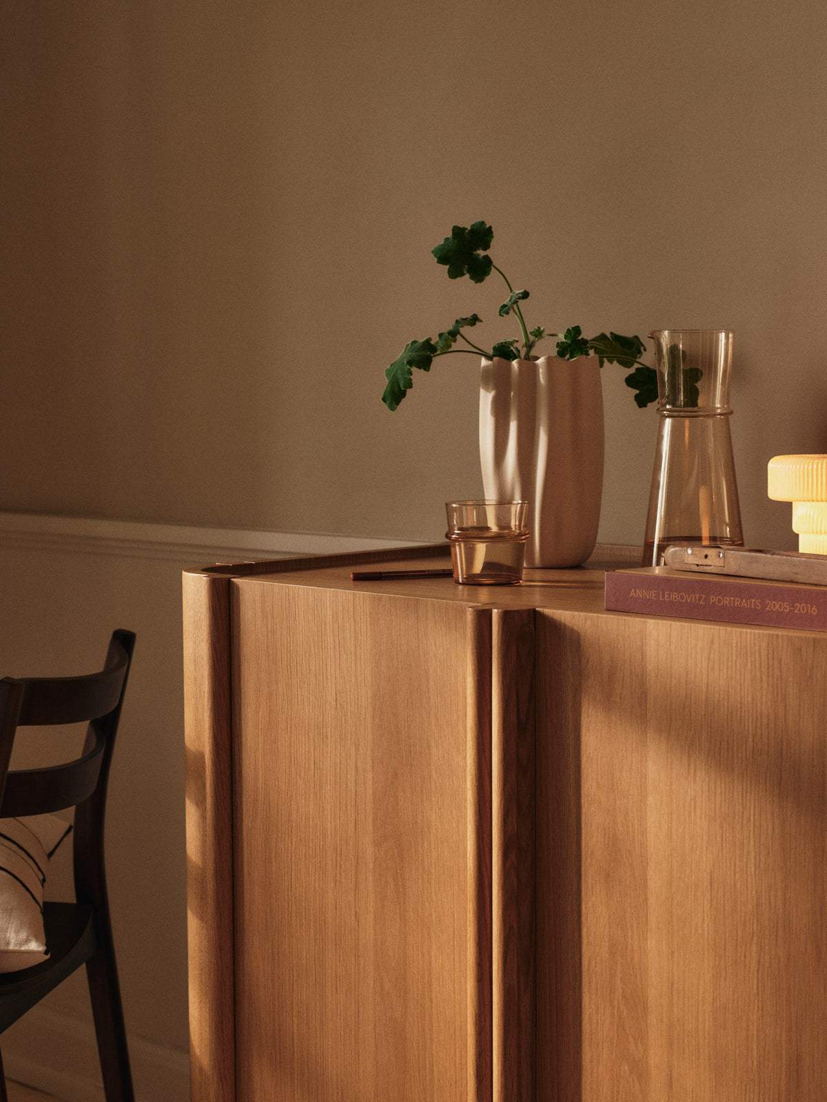 Nium Vase H23 in Off-White präsentiert im Onlineshop von KAQTU Design AG. Vase ist von Ferm Living