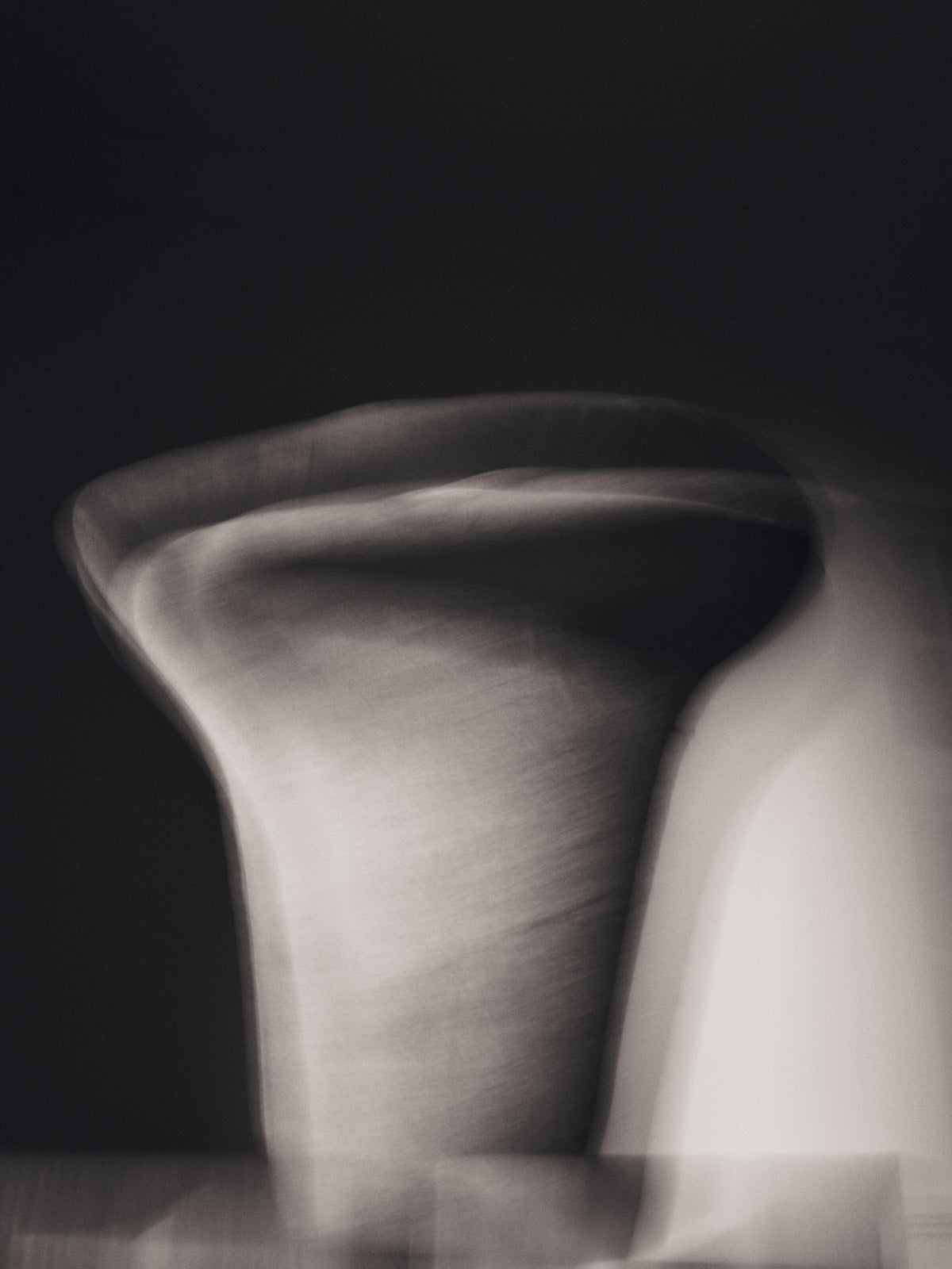 Evio Vase H35 in Burnt Umber präsentiert im Onlineshop von KAQTU Design AG. Vase ist von Ferm Living