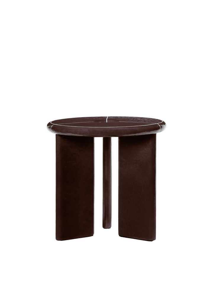 Deya Beistelltisch Ø47 in Chestnut Brown präsentiert im Onlineshop von KAQTU Design AG. Beistelltisch ist von Ferm Living
