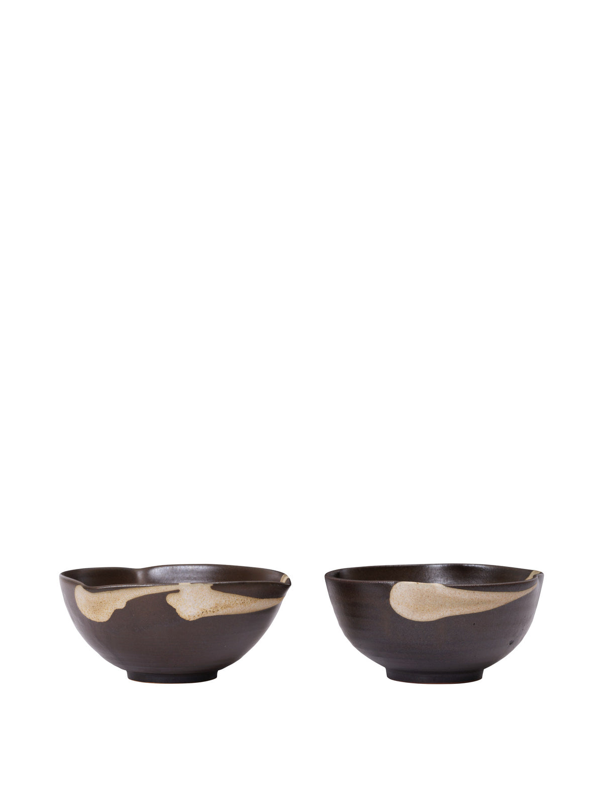 Koyo Bowls Ø11.5 Set of 2 in Dark Brown/Buff präsentiert im Onlineshop von KAQTU Design AG. Schüssel ist von Ferm Living