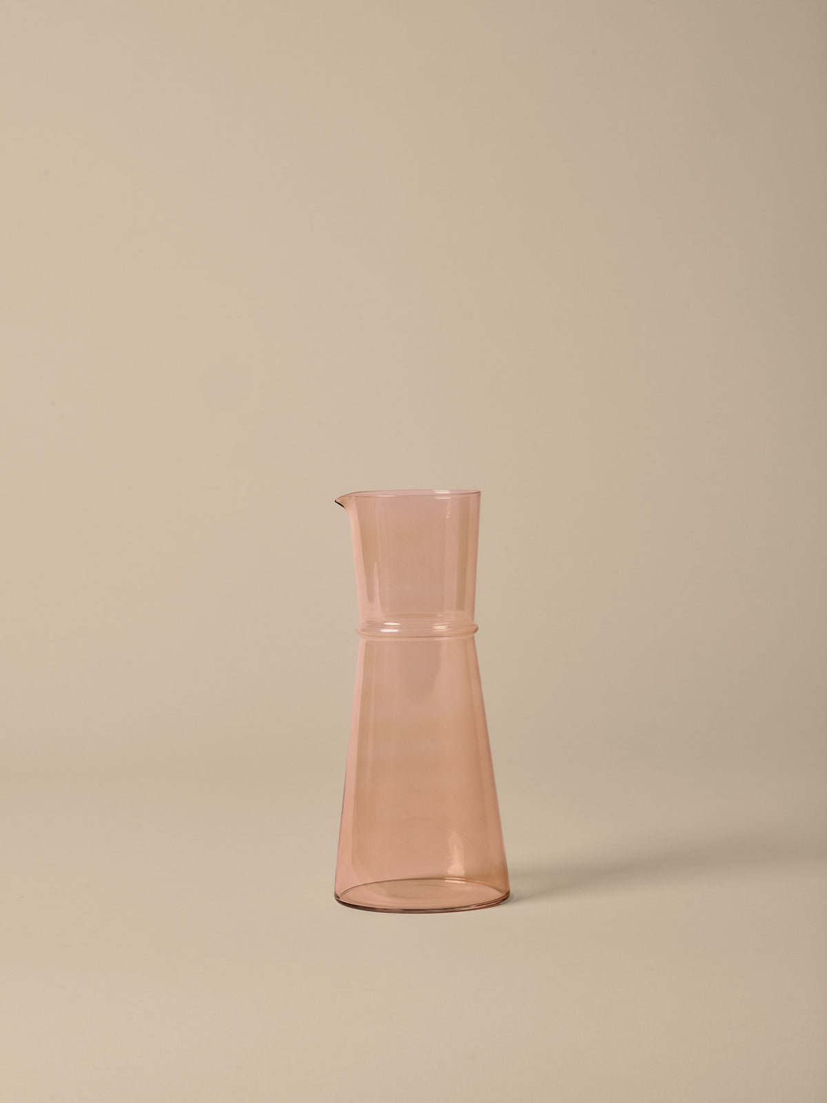 Boya Carafe in Blush präsentiert im Onlineshop von KAQTU Design AG. Karaffe ist von Ferm Living