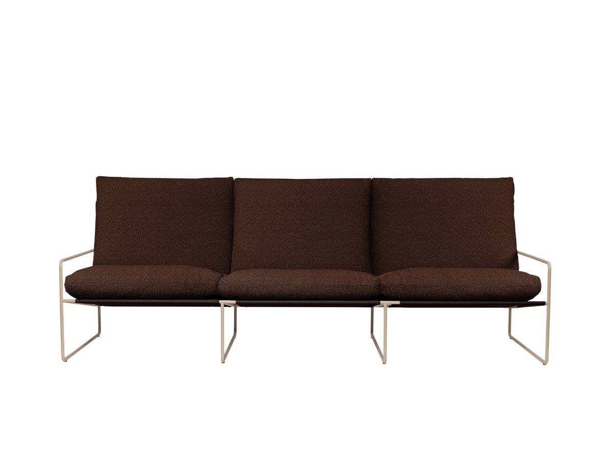 Desert 3-Sitzer Sofa von Ferm Living in Schwarz/Weiss, Bouclé-Bezug, Stahlrahmen mit Pulverbeschichtung, Outdoor-Lounge-Möbel im Garten.